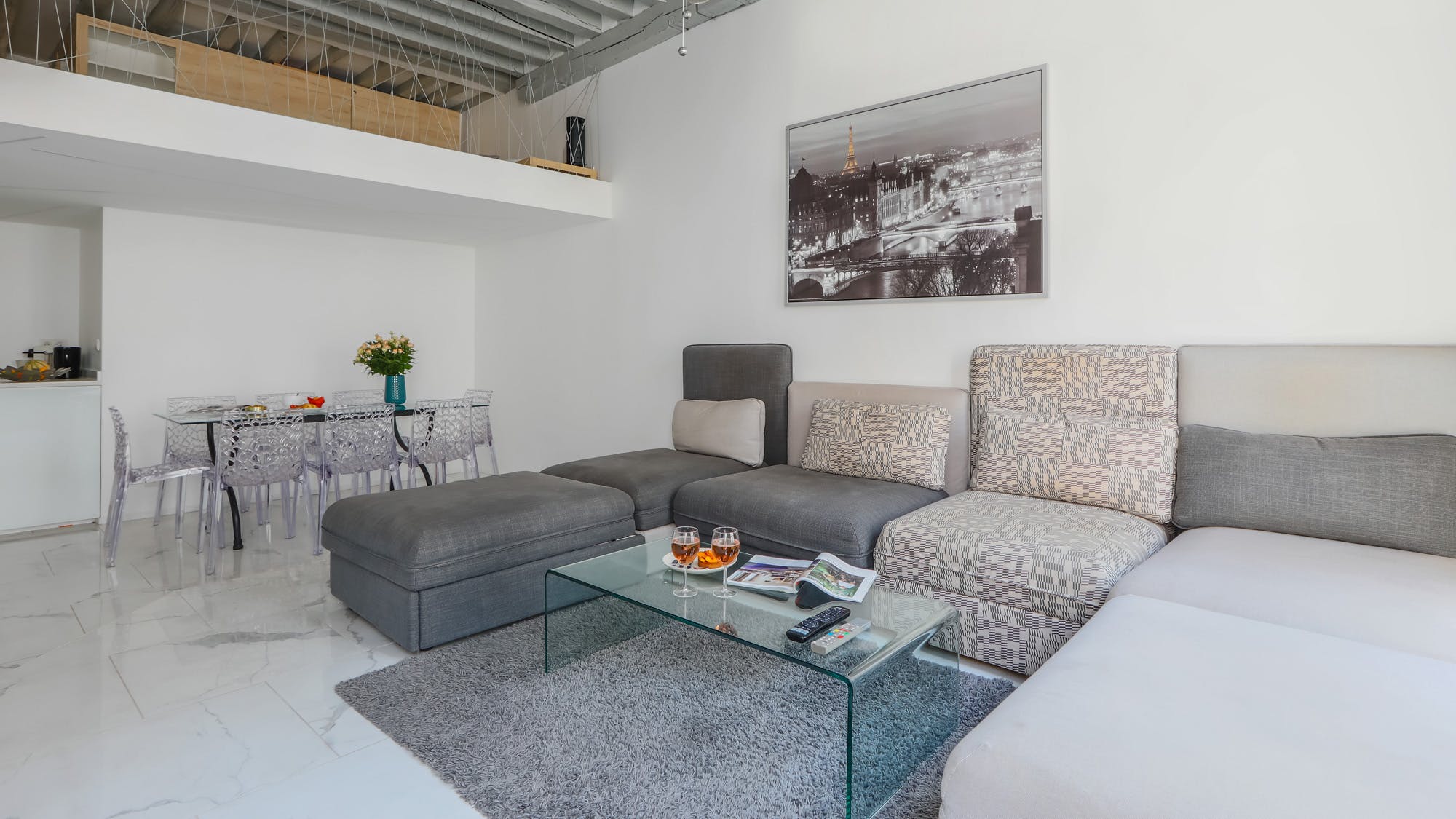 Villa Safran Saint-Denis Montorgueil: Chic 2-Bedroom Apartment with Spa Sauna in Montorgueil Paris