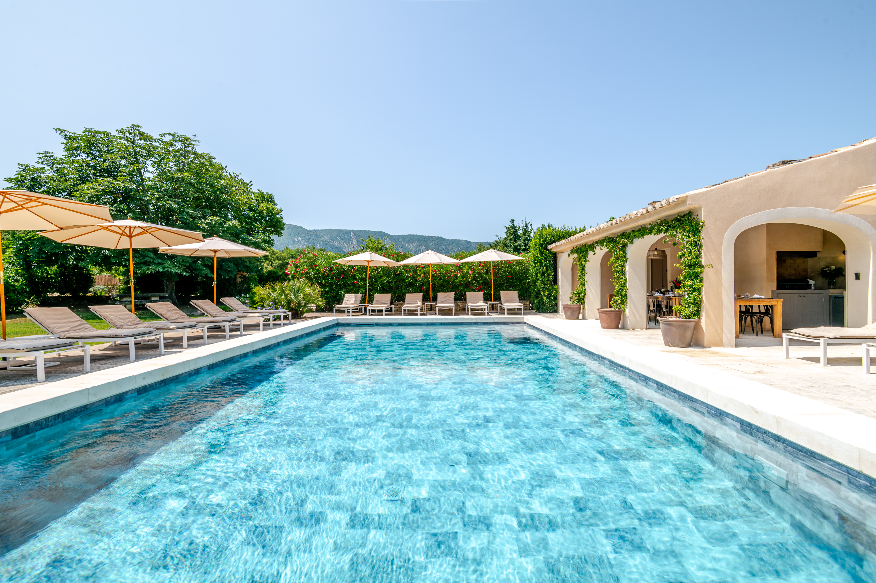 Villa Safran Saint-Etienne Saint-Rémy: Luxury 9-Bedroom Villa with Heated Pool and Sauna, Saint-Rémy-de-Provence