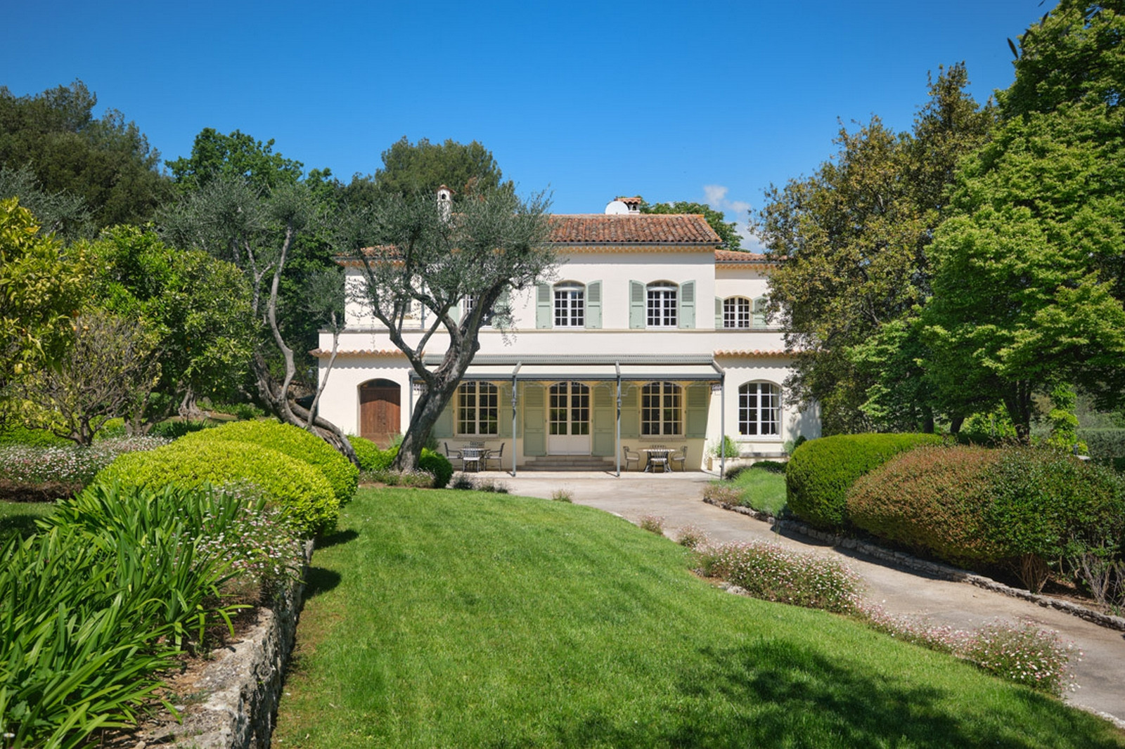 Villa Safran Saint-Hélène Cannes: Luxury 6-Bedroom Villa with Private Pool and Air Conditioning, Cannes