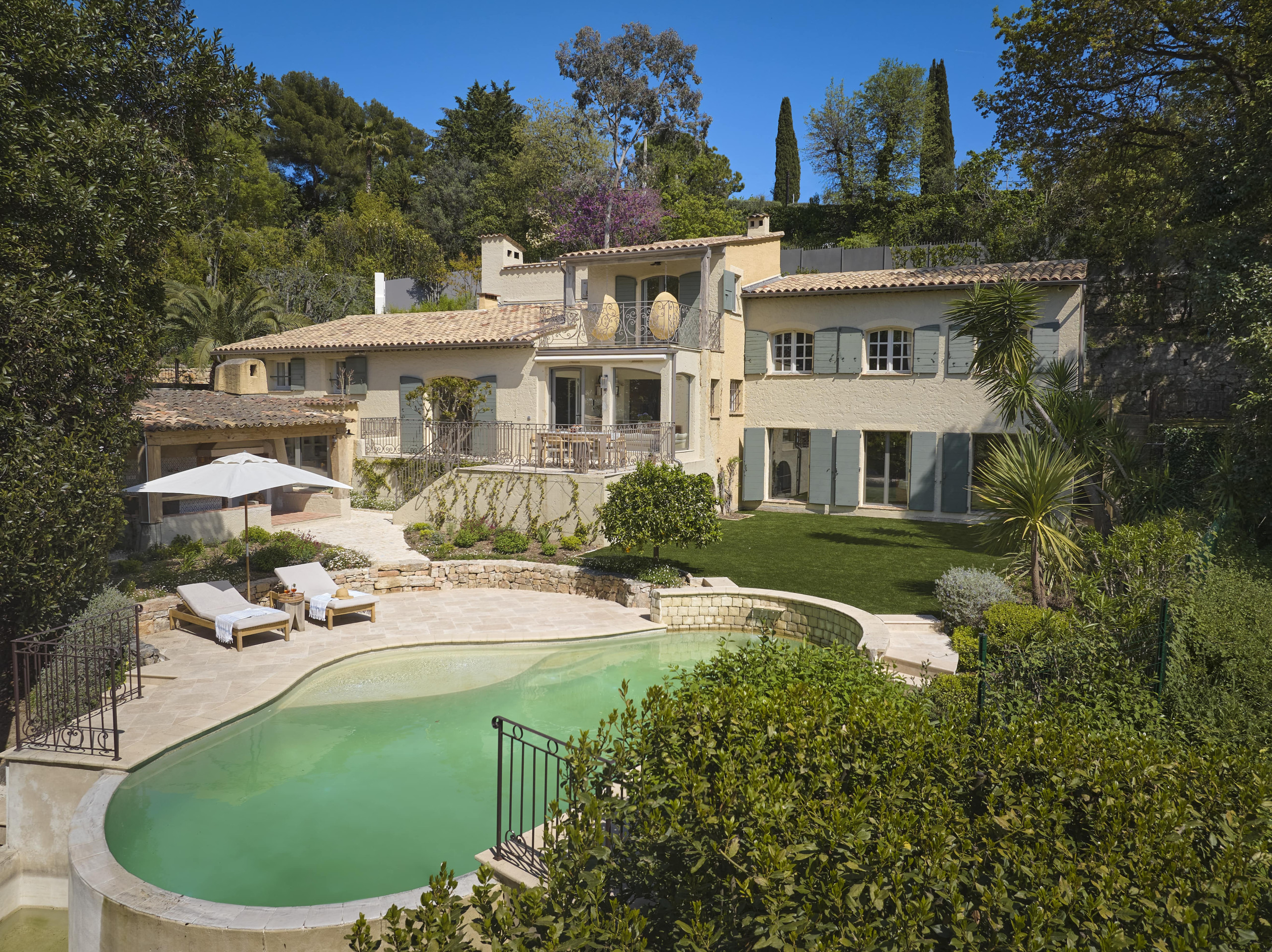 Villa Cers Rue du Commandant André Cannes: Luxury 5-Bedroom Villa with Pool and Sea Views, Cannes French Riviera