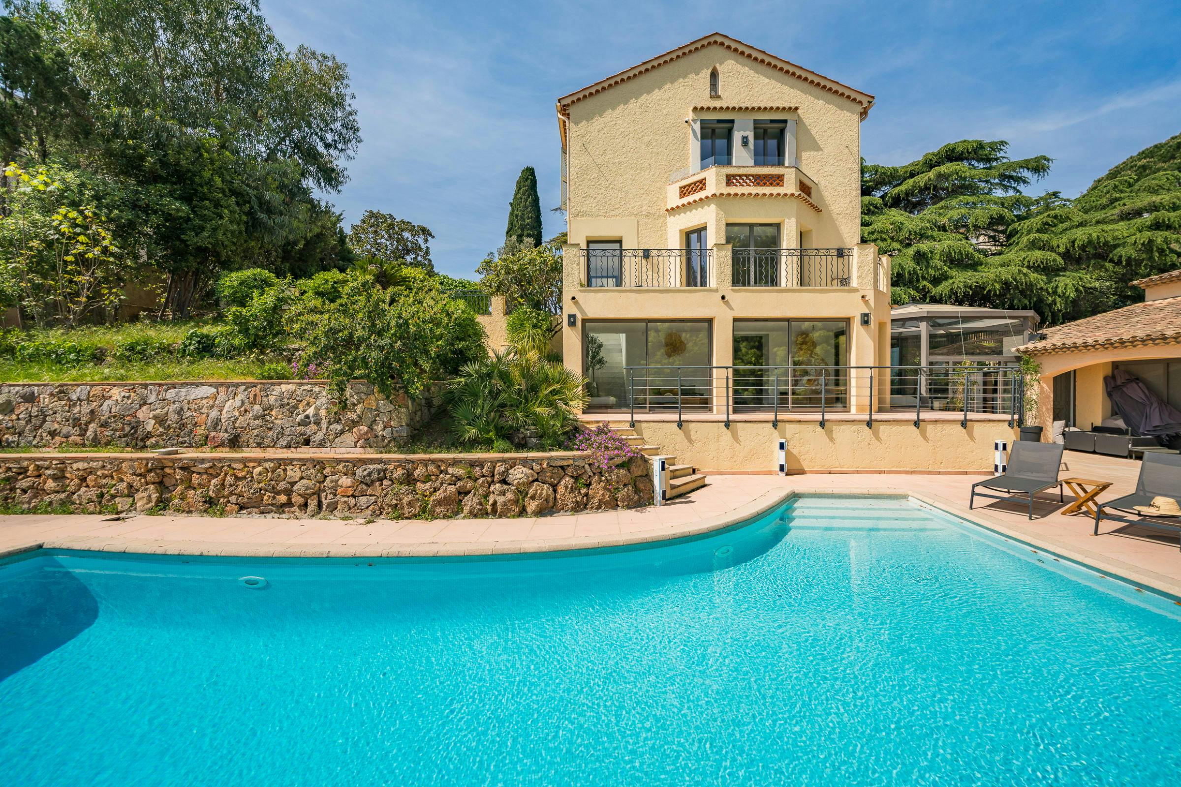 Villa Safran Saint-Hilaire Cannes: Luxury 7-Bedroom Villa with Private Pool and Sea Views in Cannes
