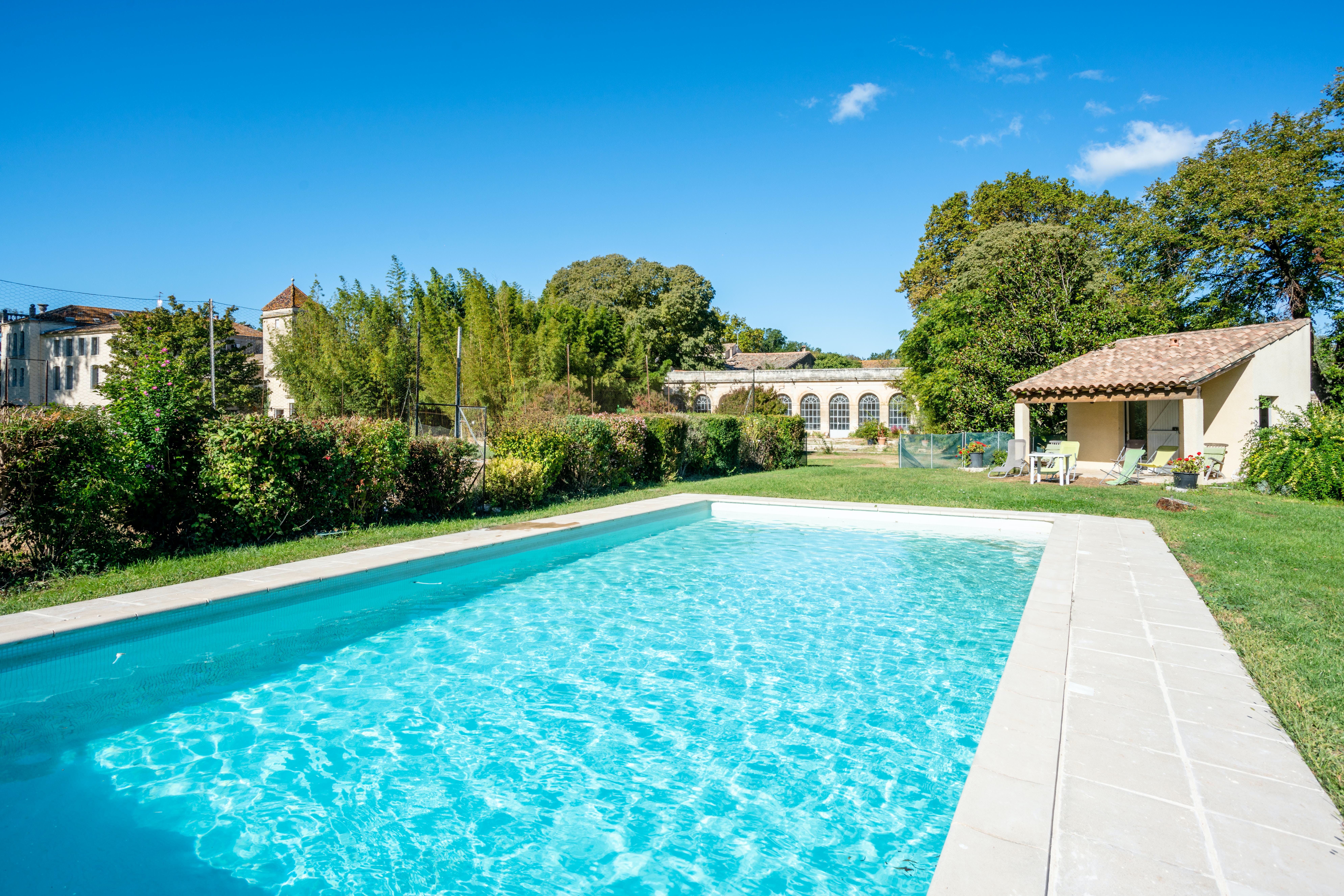 Villa Safran Saint-Jean Montpellier: Luxury 4-Bedroom Apartment with Pool, Tennis Court and Sea Views in Montpellier