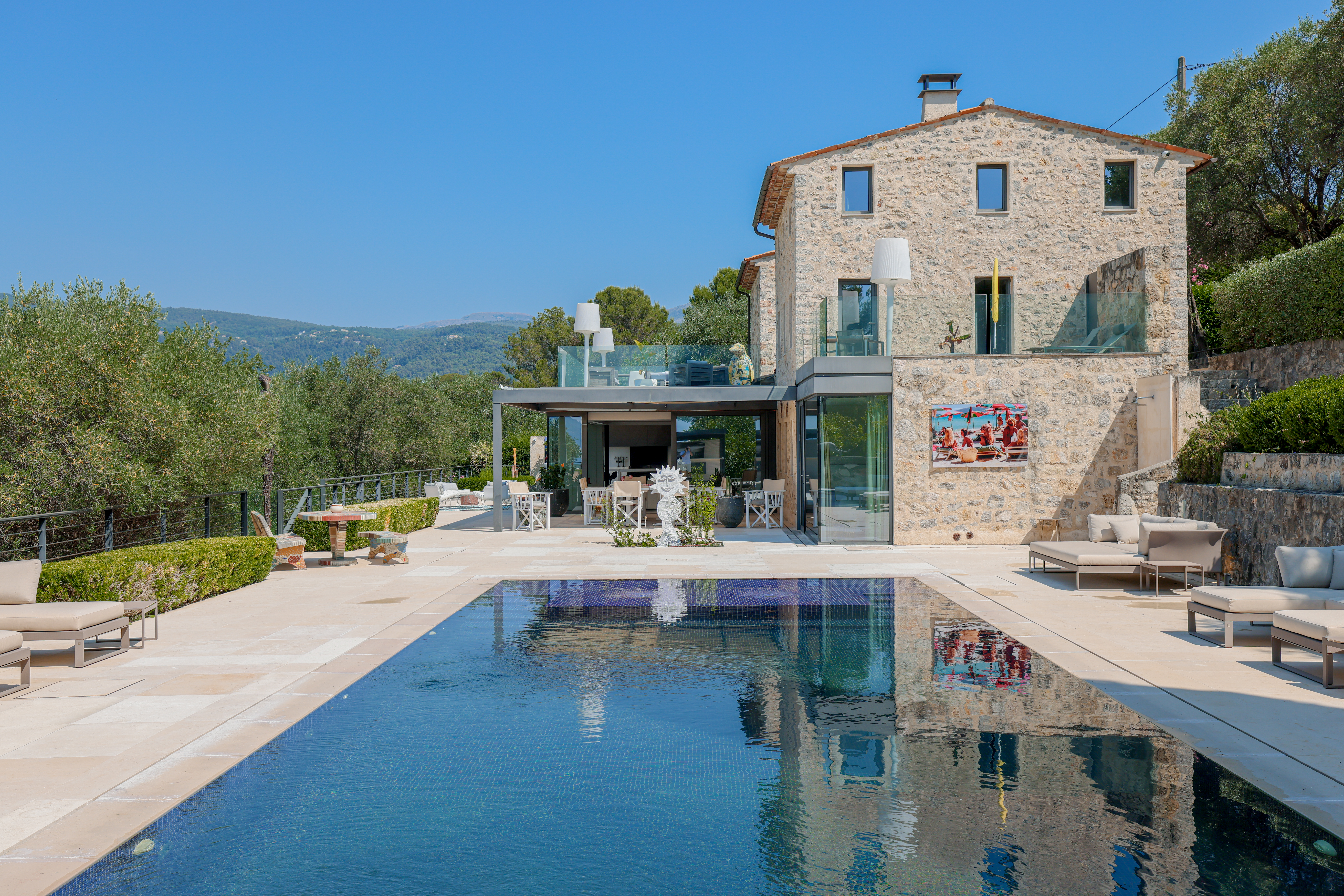 Villa Safran Saint-Marc Cannes: Luxury 6-Bedroom Villa with Tennis Court and Spa Facilities in Cannes