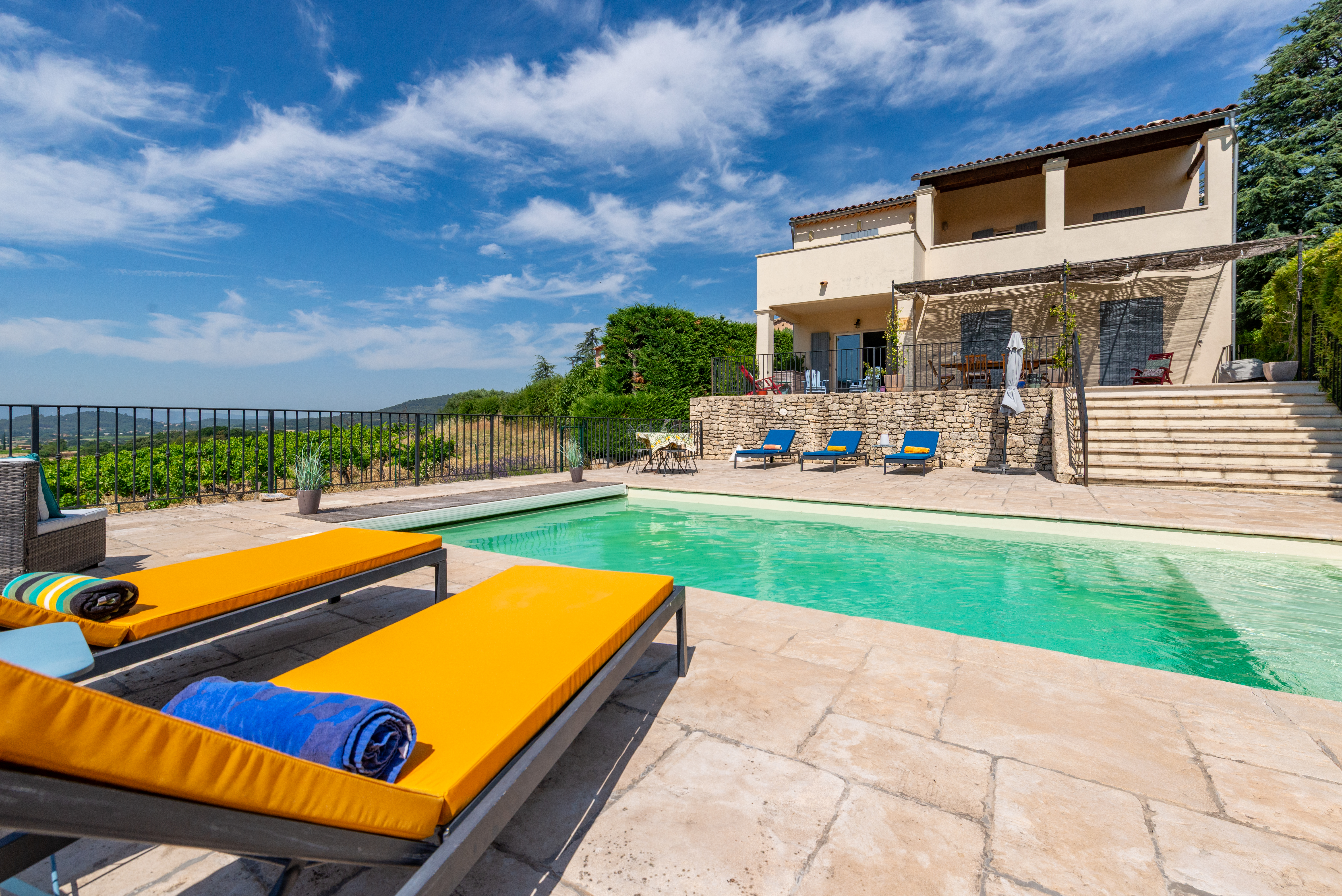 Villa Ruisseau Mollégès Provence: Luxury 4-Bedroom Villa with Private Pool and Spa, Vaucluse Provence