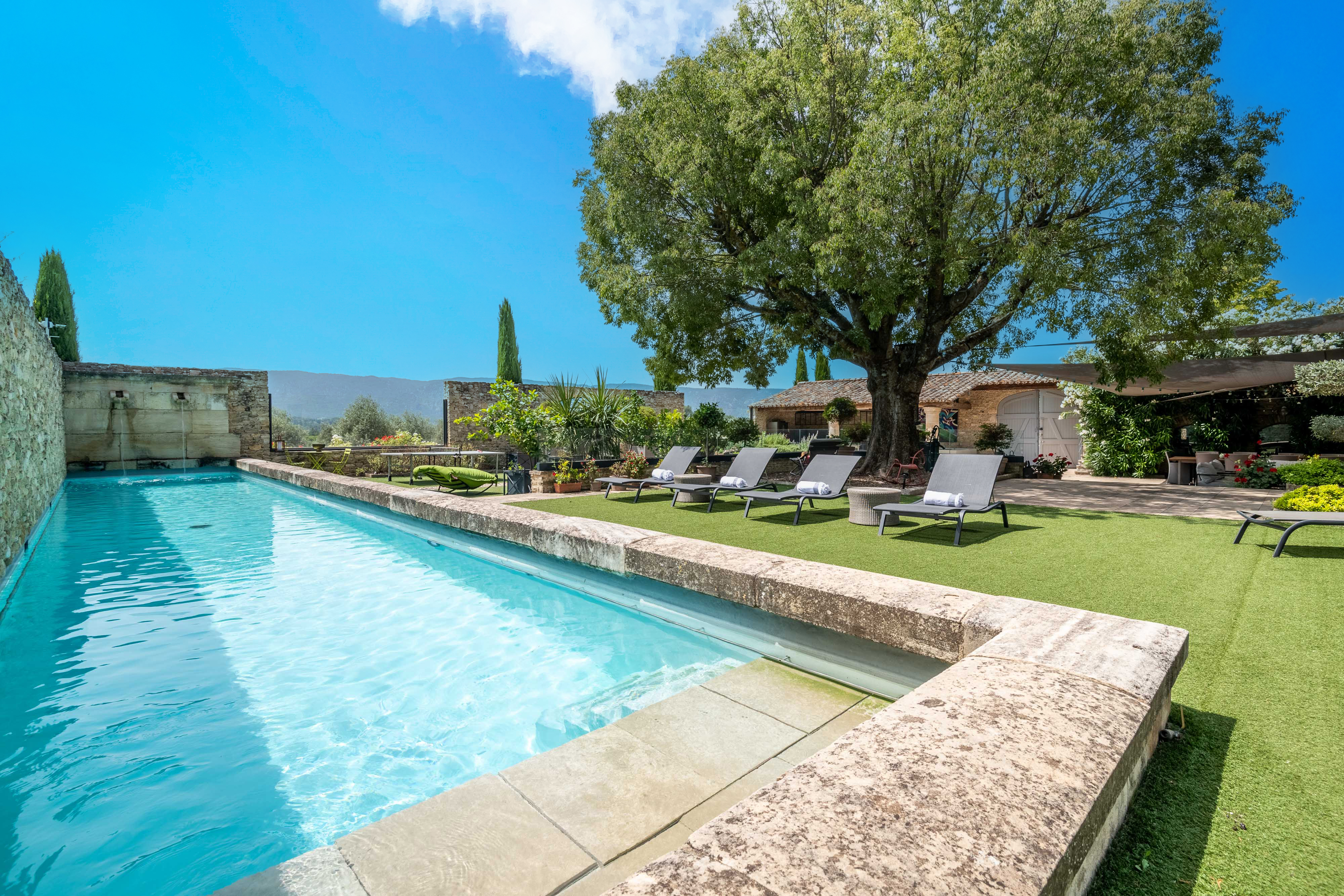 Villa Safran Saint-Maurin Saint-Rémy: Luxury 6-Bedroom Villa with Private Pool and Air Conditioning, Saint-Rémy-de-Provence