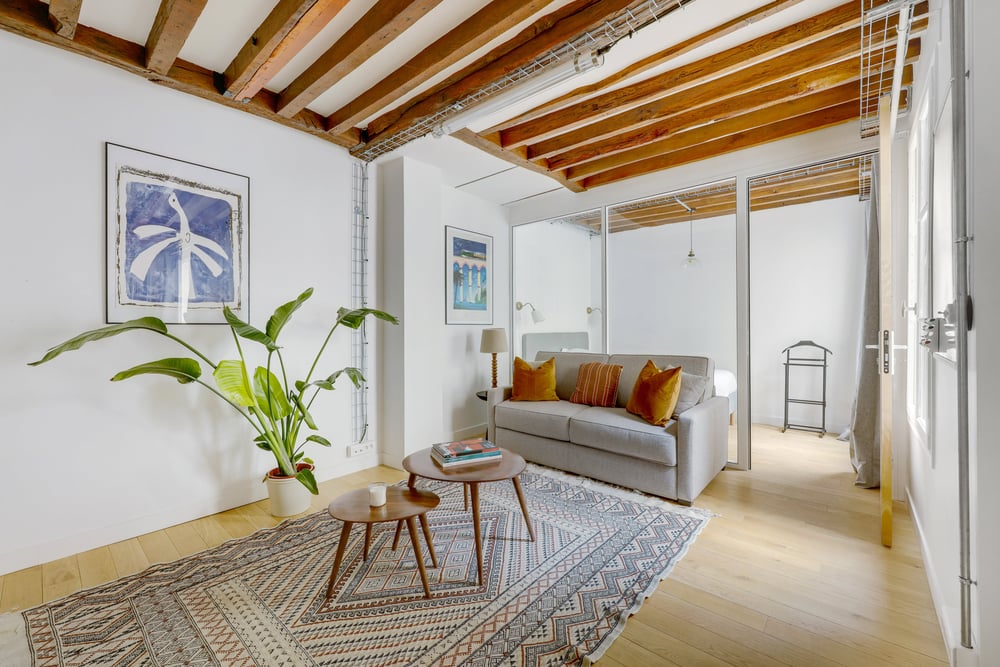 Villa Traversière Rue des Rosiers Le Marais: Luxury 1-Bedroom Apartment with Private Parking in Le Marais, Paris