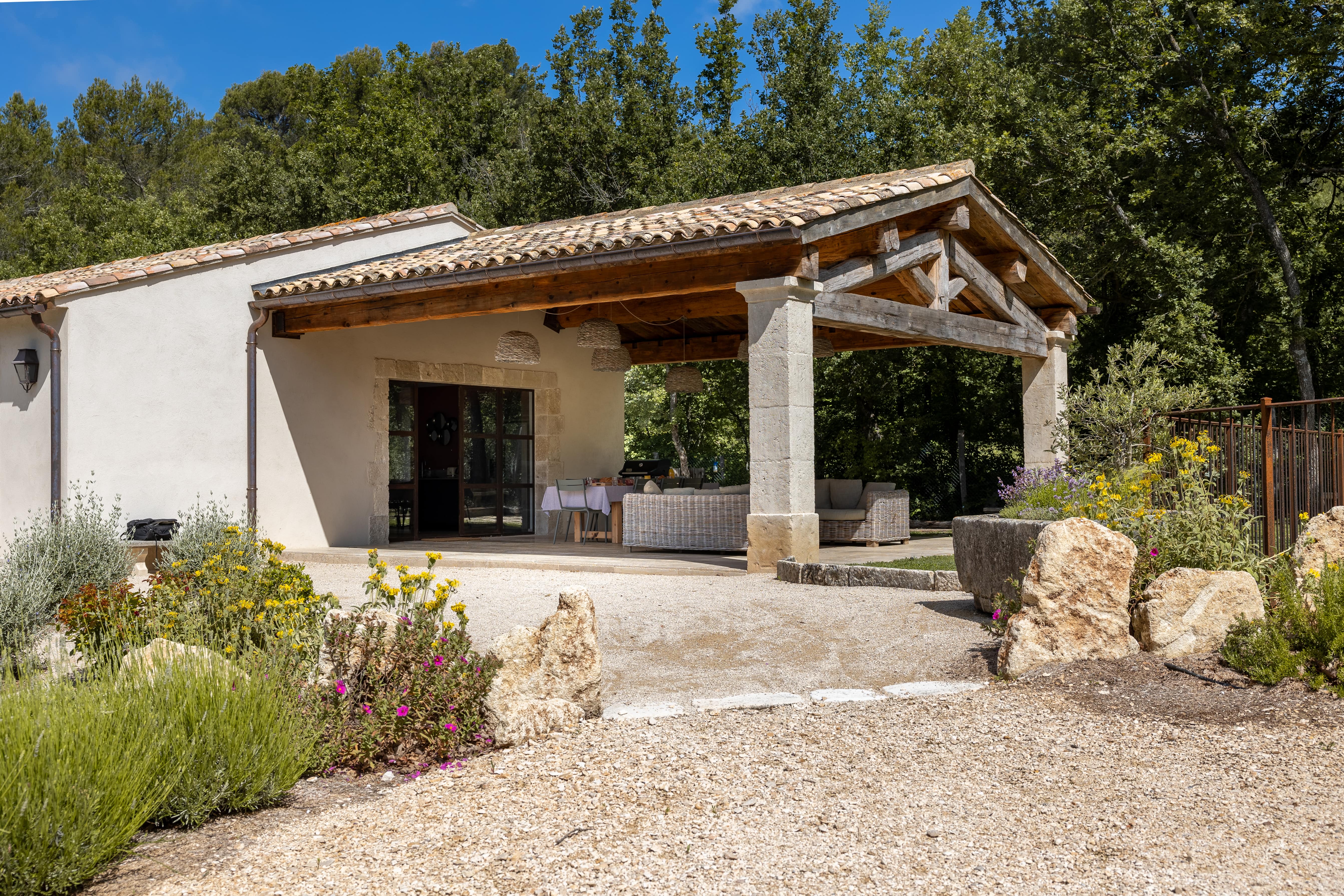 Villa Safran Saint-Quentin Vaucluse: Luxury 4-Bedroom Villa with Private Pool and Spa, Vaucluse Provence