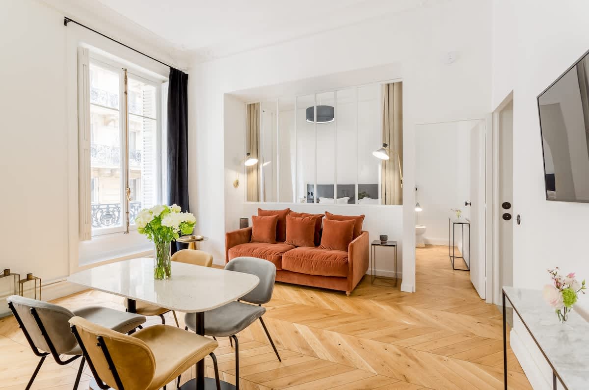Villa Safran Saint-Roch Paris: Luxury 1-Bedroom Apartment with Spa and Family-Friendly Features, Louvre Palais Royal Paris