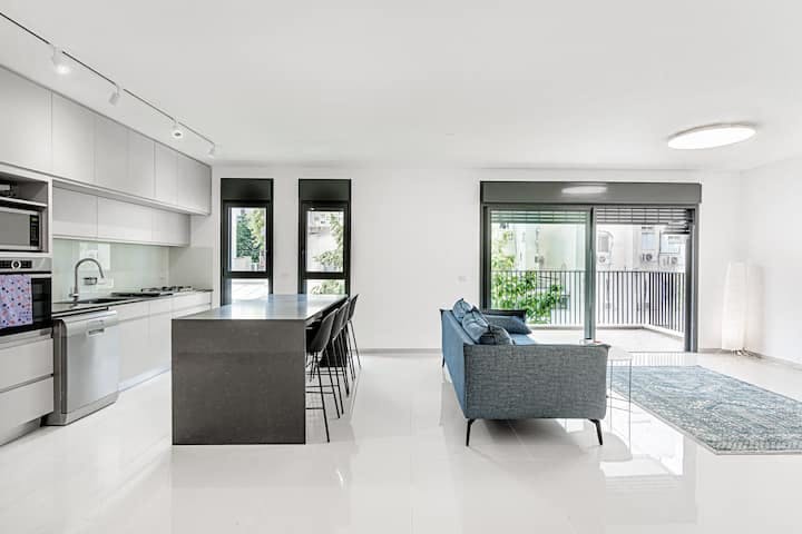 Villa Safran Sarona Tel Aviv: Luxury 3-Bedroom Apartment with Sea Views and Private Parking, Sarona Tel Aviv