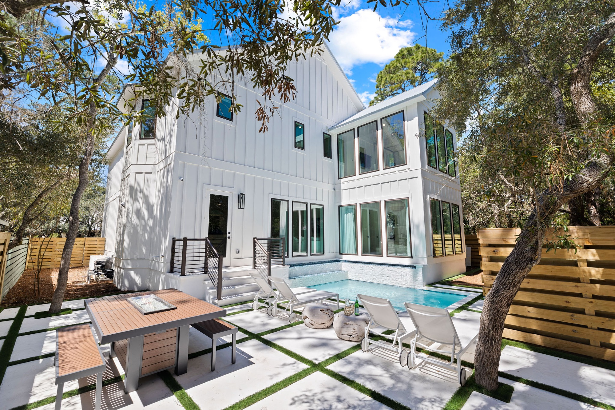 Villa Safran Seaside Rosemary: Luxury 6-Bedroom Villa with Private Pool and Sea Views, Walton County Florida