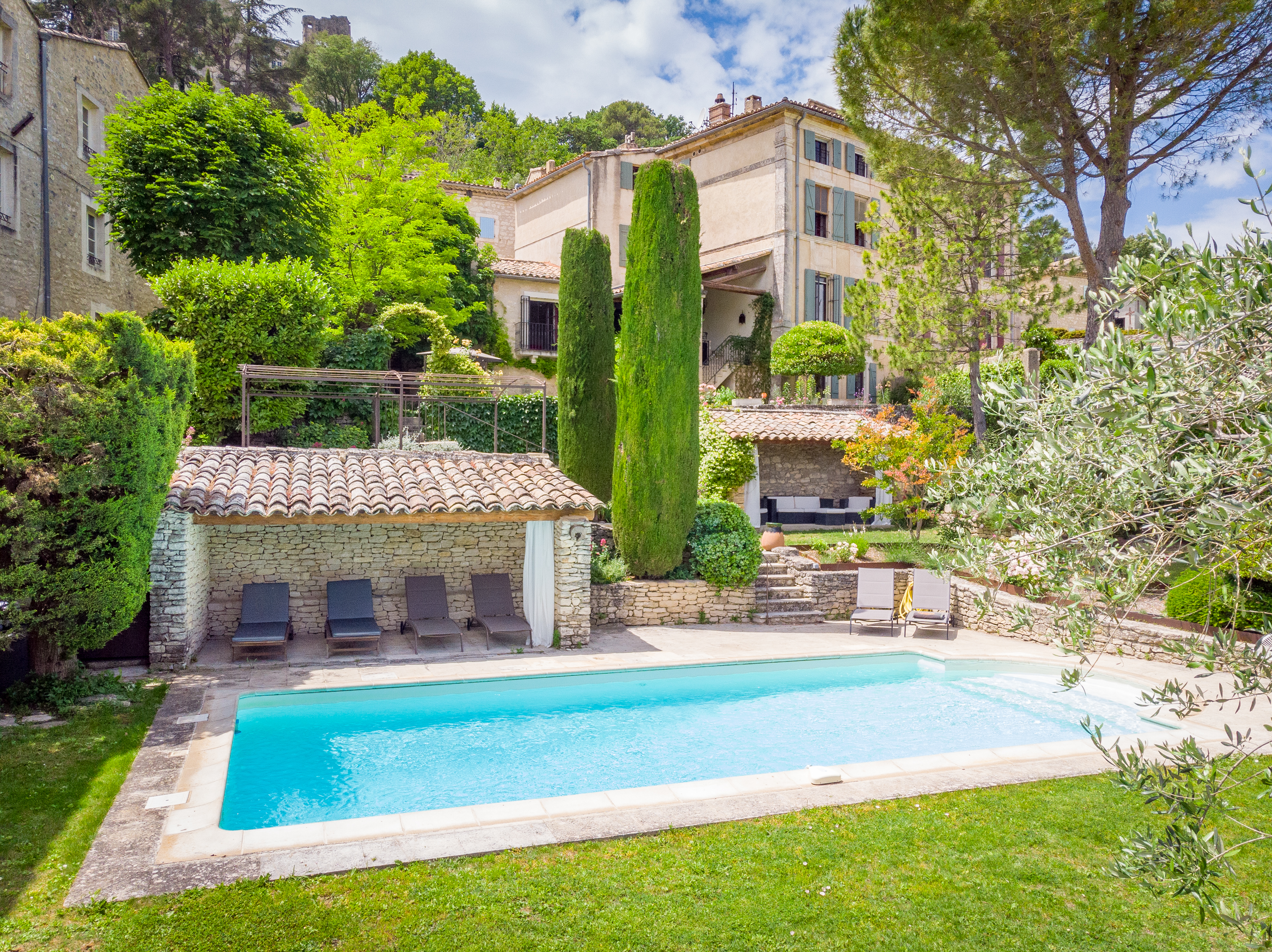 Villa Bornan Plan-d’Orgon Provence: Luxury 5-Bedroom Villa with Private Pool and Air-Con in Vaucluse Provence
