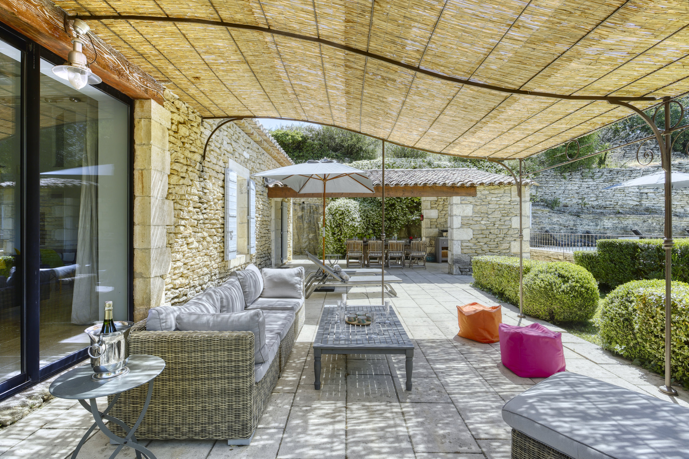 Villa Safran Senanque Vaucluse: Luxury 3-Bedroom Villa with Heated Pool and Spa, Vaucluse Provence