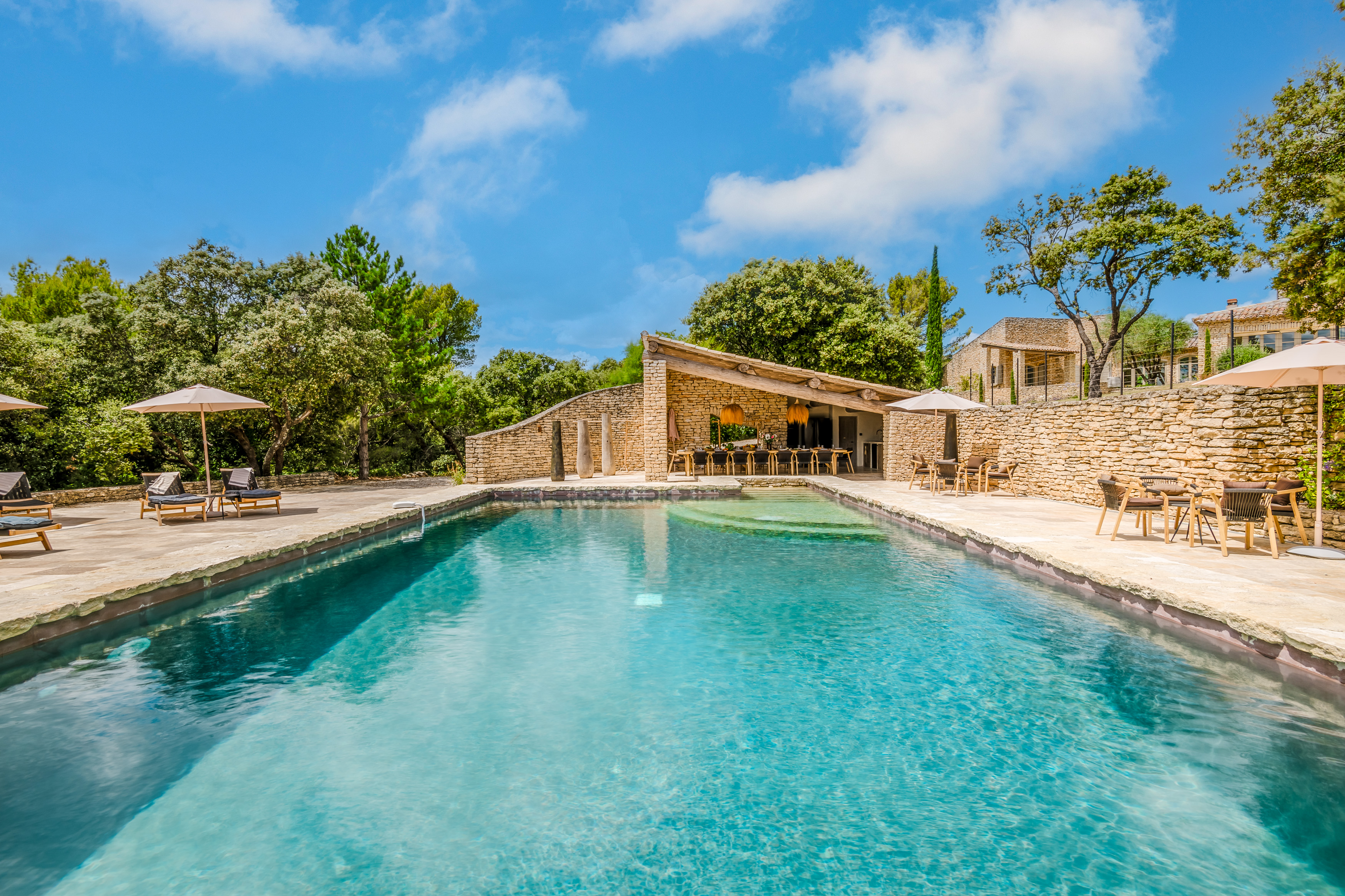 Château Aurore Fontaine Vaucluse: Luxury 9-Bedroom Villa with Pool and Gym in Vaucluse, France