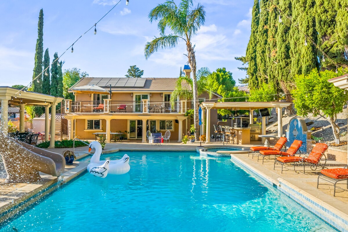 Villa Safran Sepulveda Los Angeles: Luxury 5-Bedroom Villa with Private Pool and Hot Tub, Los Angeles