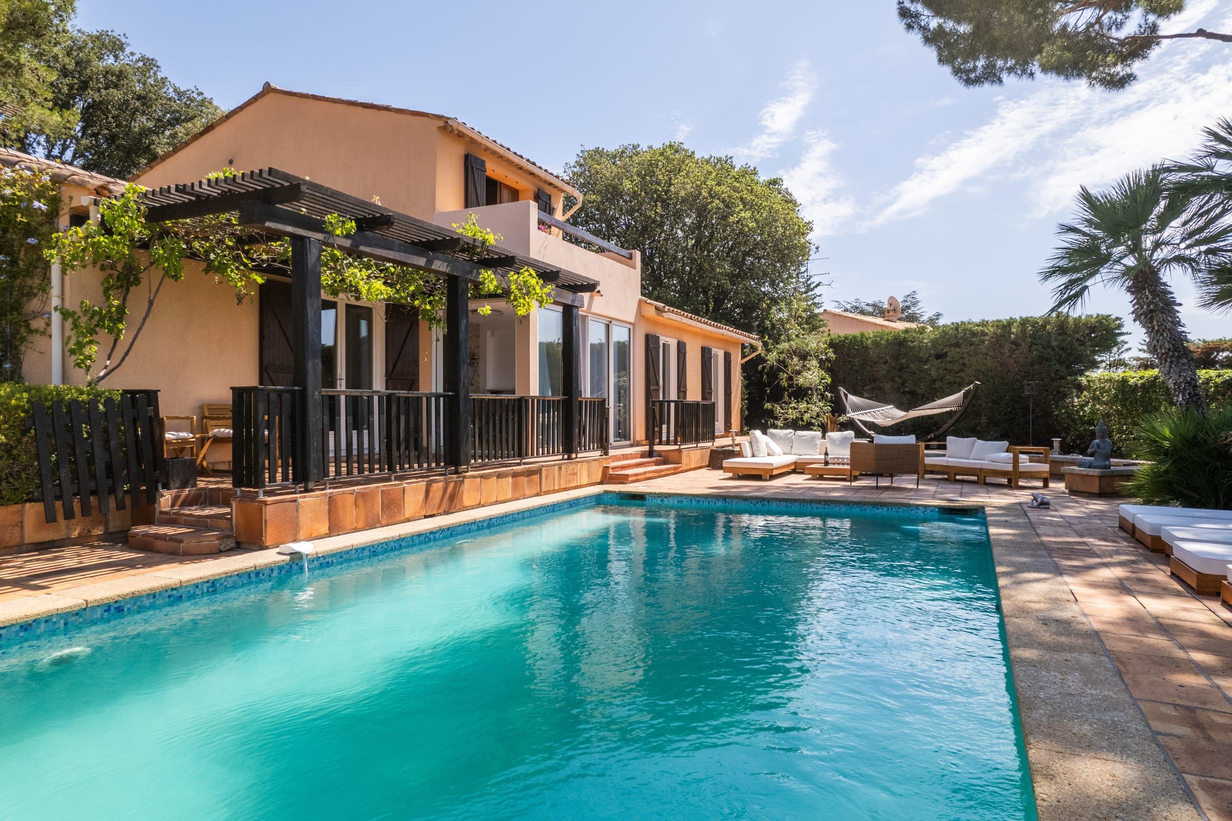 Villa Safran Siagne La Roquette: Luxury 5-Bedroom Villa with Heated Pool and Sauna, French Riviera