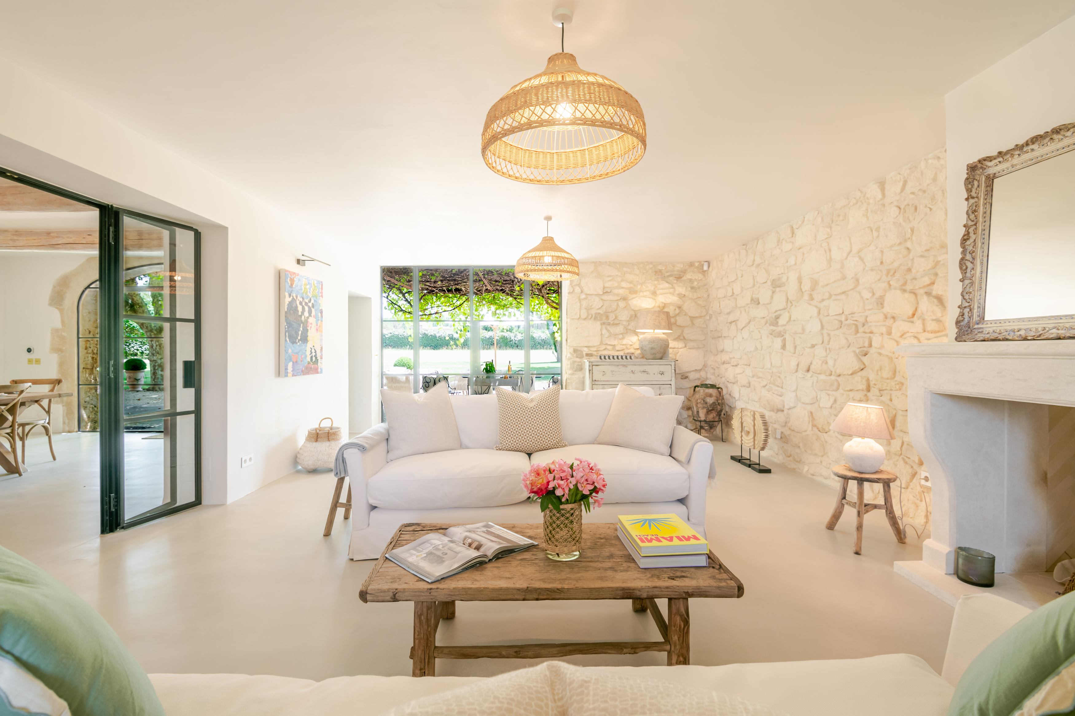 Villa Safran St Didier Vaucluse: Luxury 6-Bedroom Villa with Pool and Tennis Court, Vaucluse Provence