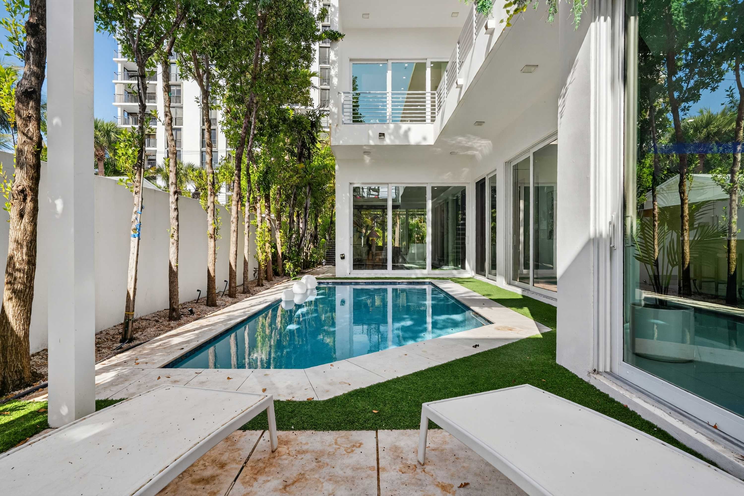 Villa Safran Sunrise Harbor Fort Lauderdale: Luxury 5-Bedroom Villa with Private Pool and Seaview in Fort Lauderdale