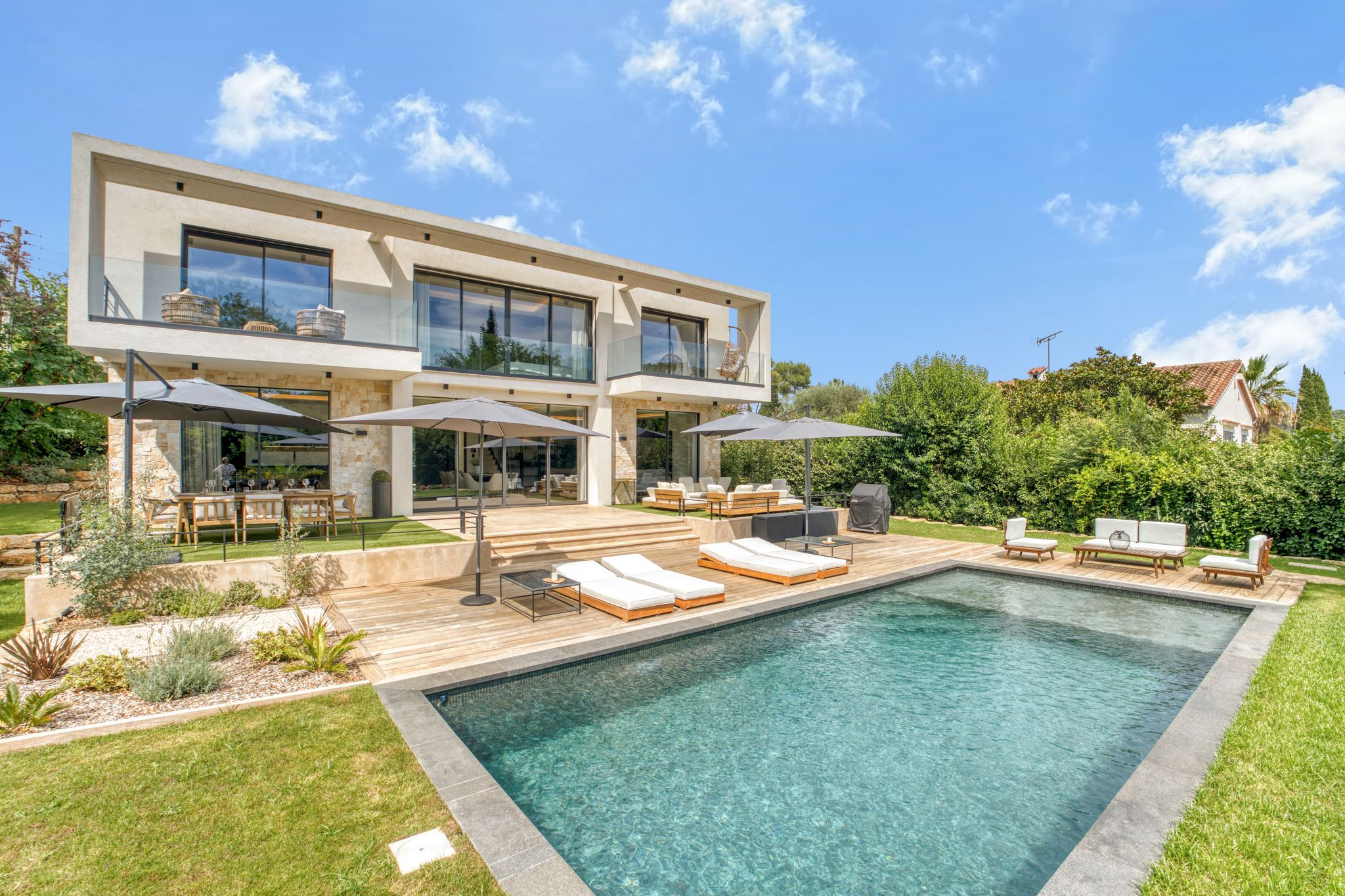 Villa Safran Super Cannes: Luxury 4-Bedroom Villa with Private Pool and Sea Views, Cannes