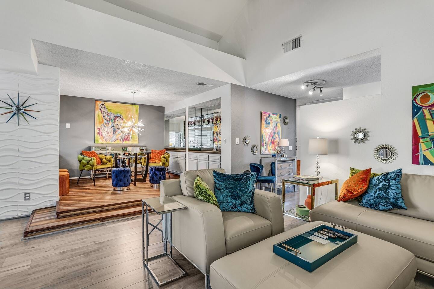 Villa Safran Tahquitz Cathedral City: Luxury 2-Bedroom Apartment with Hot Tub and Mountain Views, Cathedral City