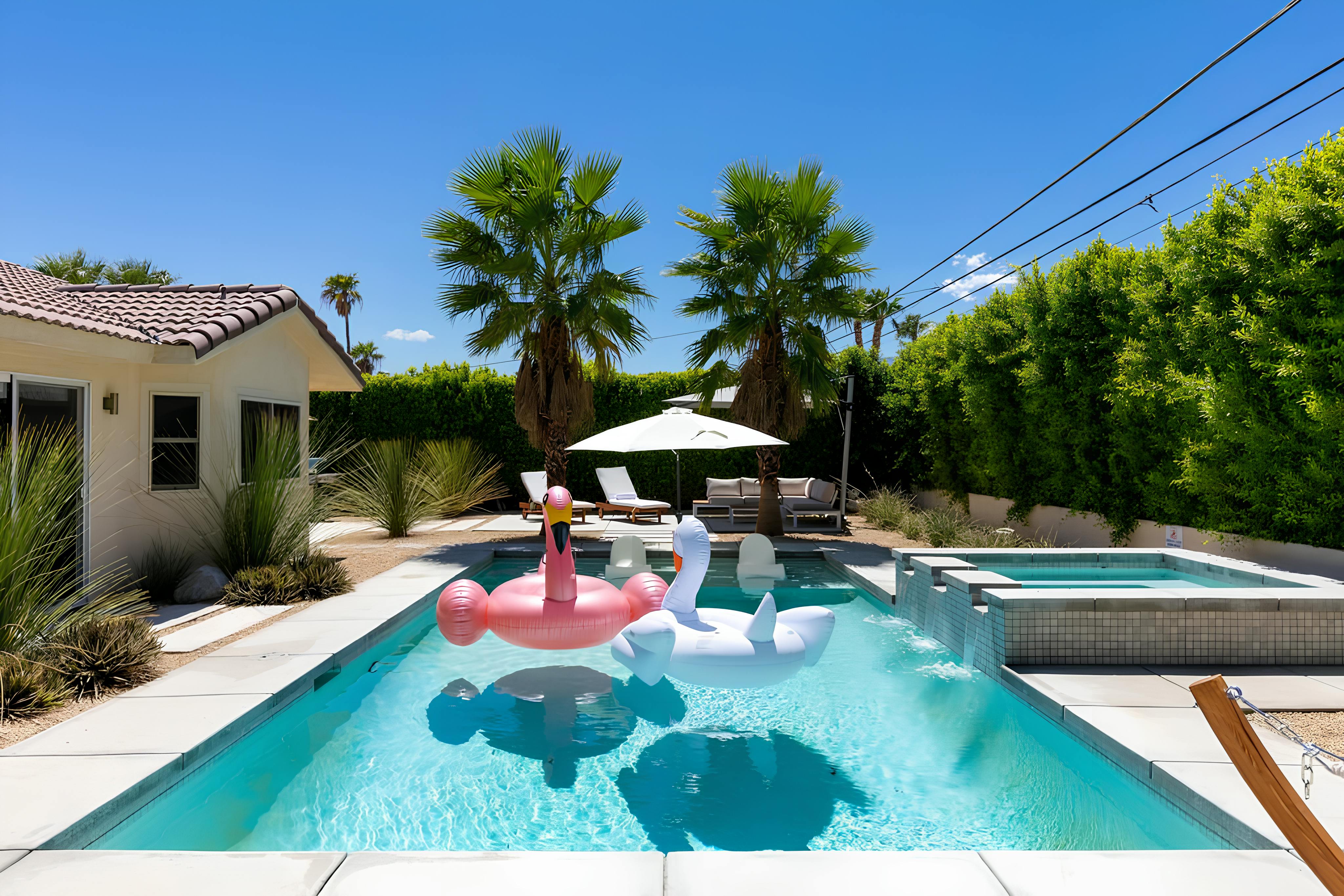 Villa Rubino Sunset Way Palm Springs: Luxury 4-Bedroom Villa with Private Pool and Hot Tub, Palm Springs