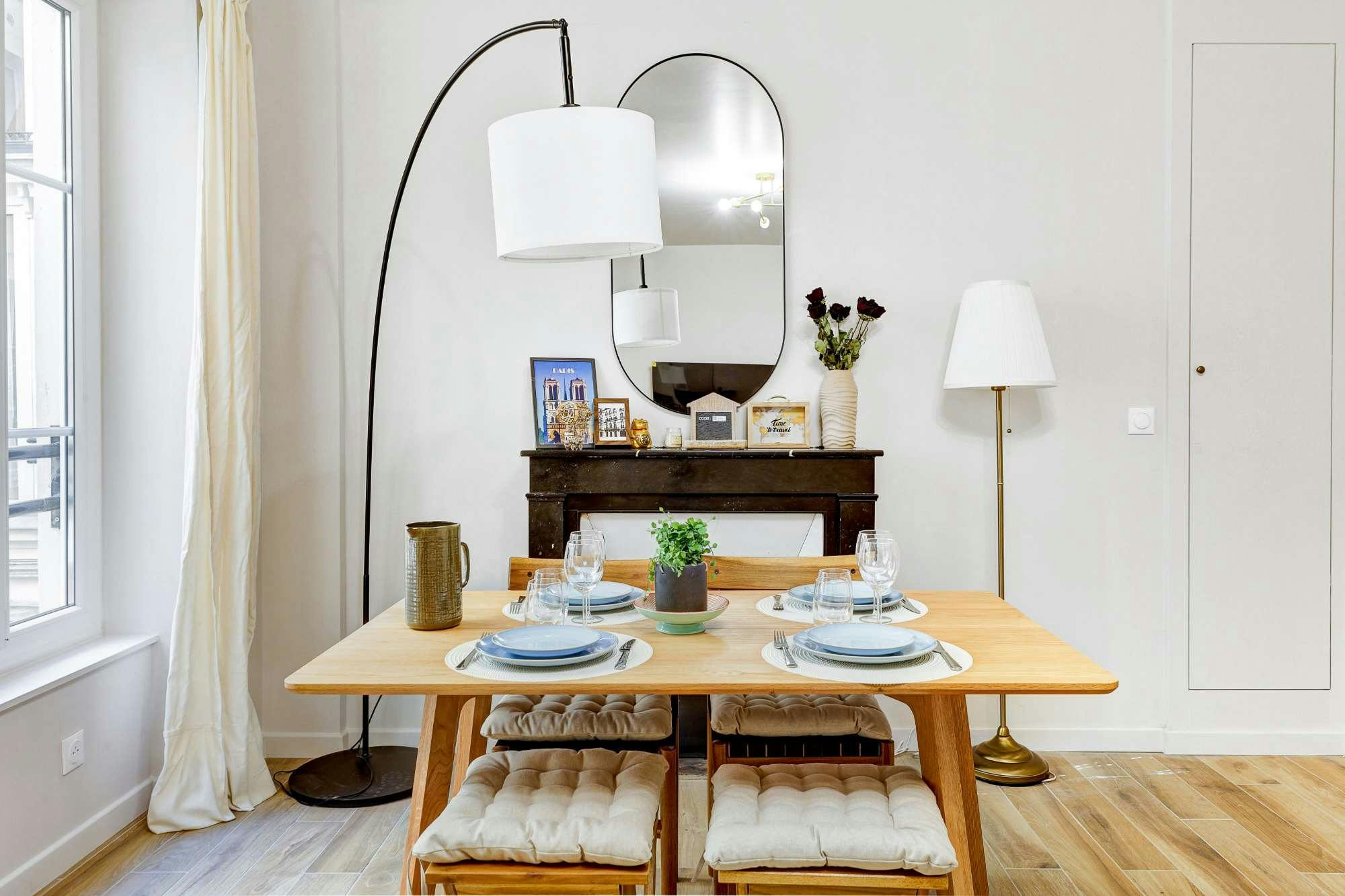 Villa Suroît Rue Aubriot Le Marais: Luxury 2-Bedroom Townhouse with Spa Sauna in Le Marais, Paris
