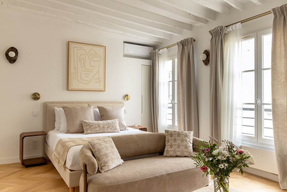 Villa Safran Temple Paris: Luxury 1-Bedroom Apartment with Spa and Air-Con, Le Marais Paris