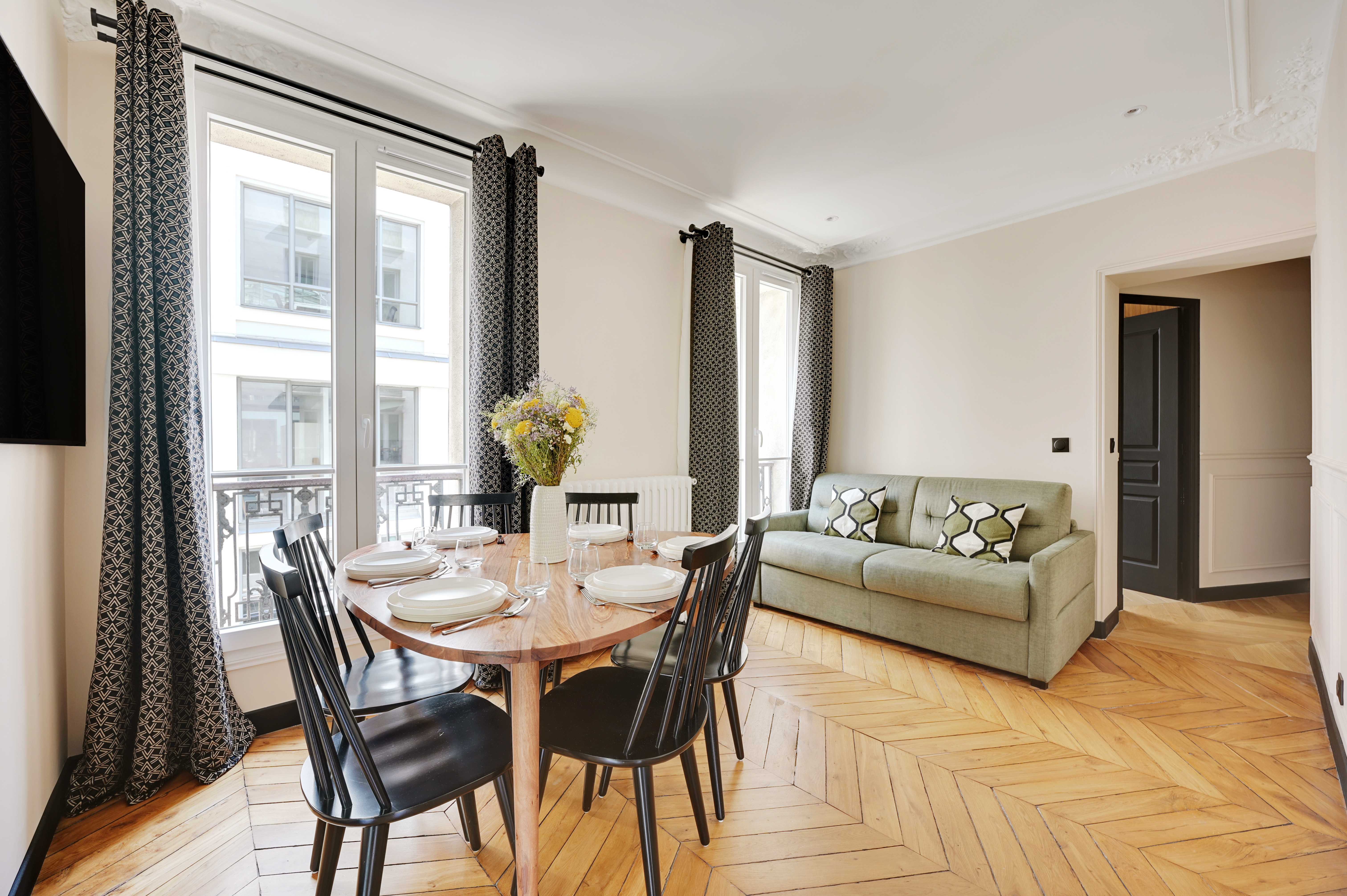 Villa Lavande Boulevard Suchet Arc de Triomphe – Champs-Élysées: Luxury 2-Bedroom Villa with Air Conditioning near Arc de Triomphe Champs-Élysées
