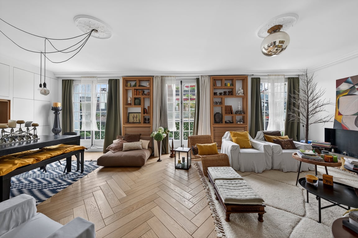 Villa Safran Trocadéro Paris: Luxury 1-Bedroom Apartment with Spa and Balcony, Arc de Triomphe Paris