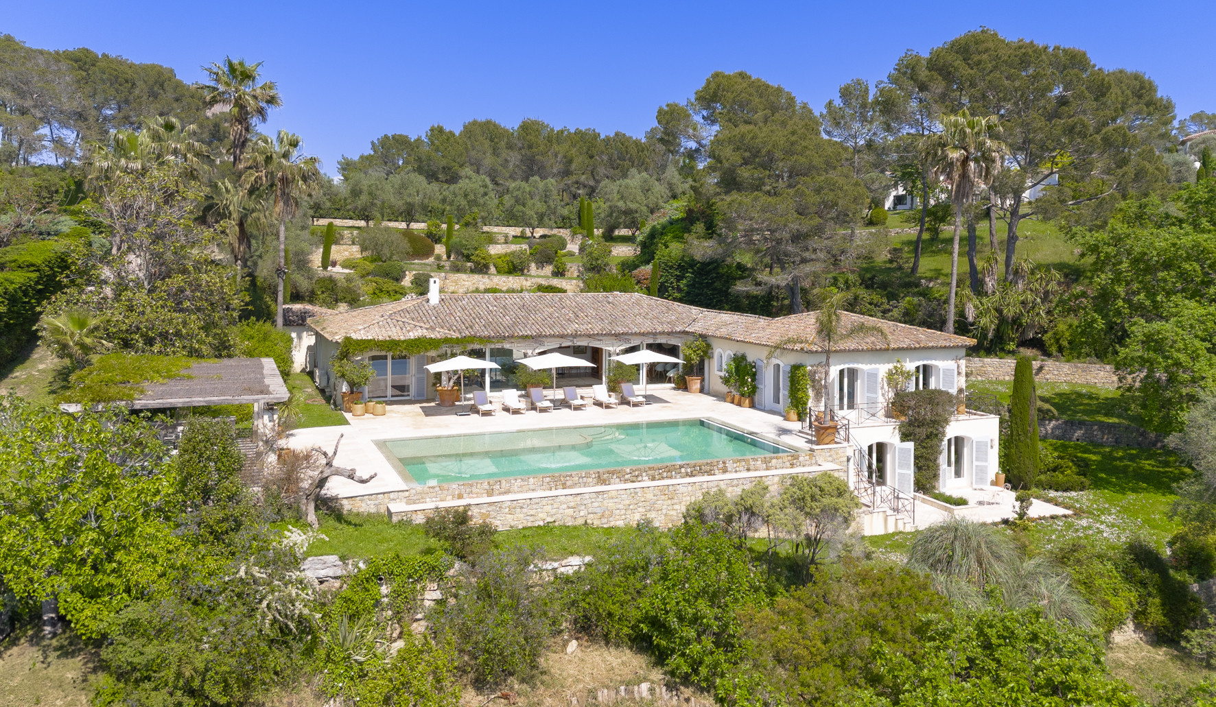 Villa Safran Vallon Castellaras: Luxury 6-Bedroom Villa with Heated Pool and Sauna, Côte d’Azur