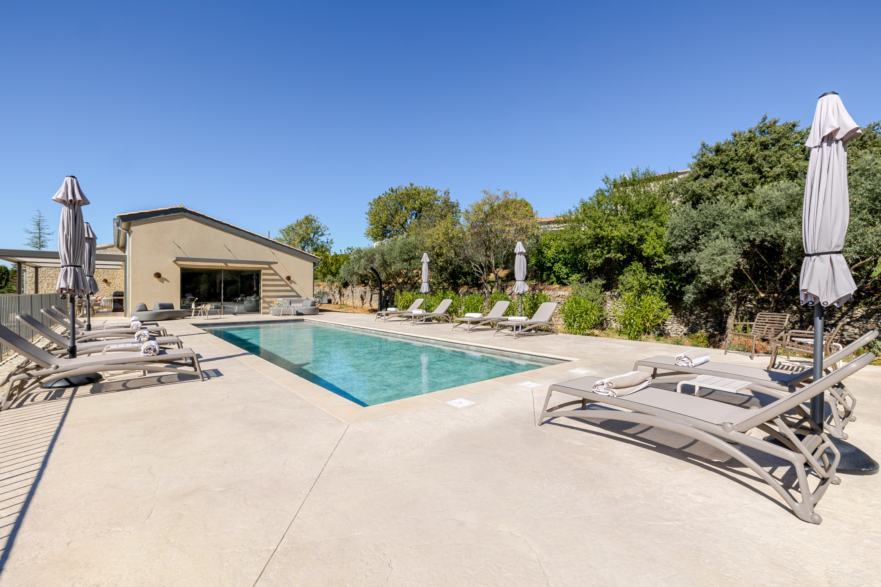 Villa Safran Vaucluse Saint-Lazare: Luxury 5-Bedroom Villa with Private Pool and Tennis Court, Vaucluse, Provence