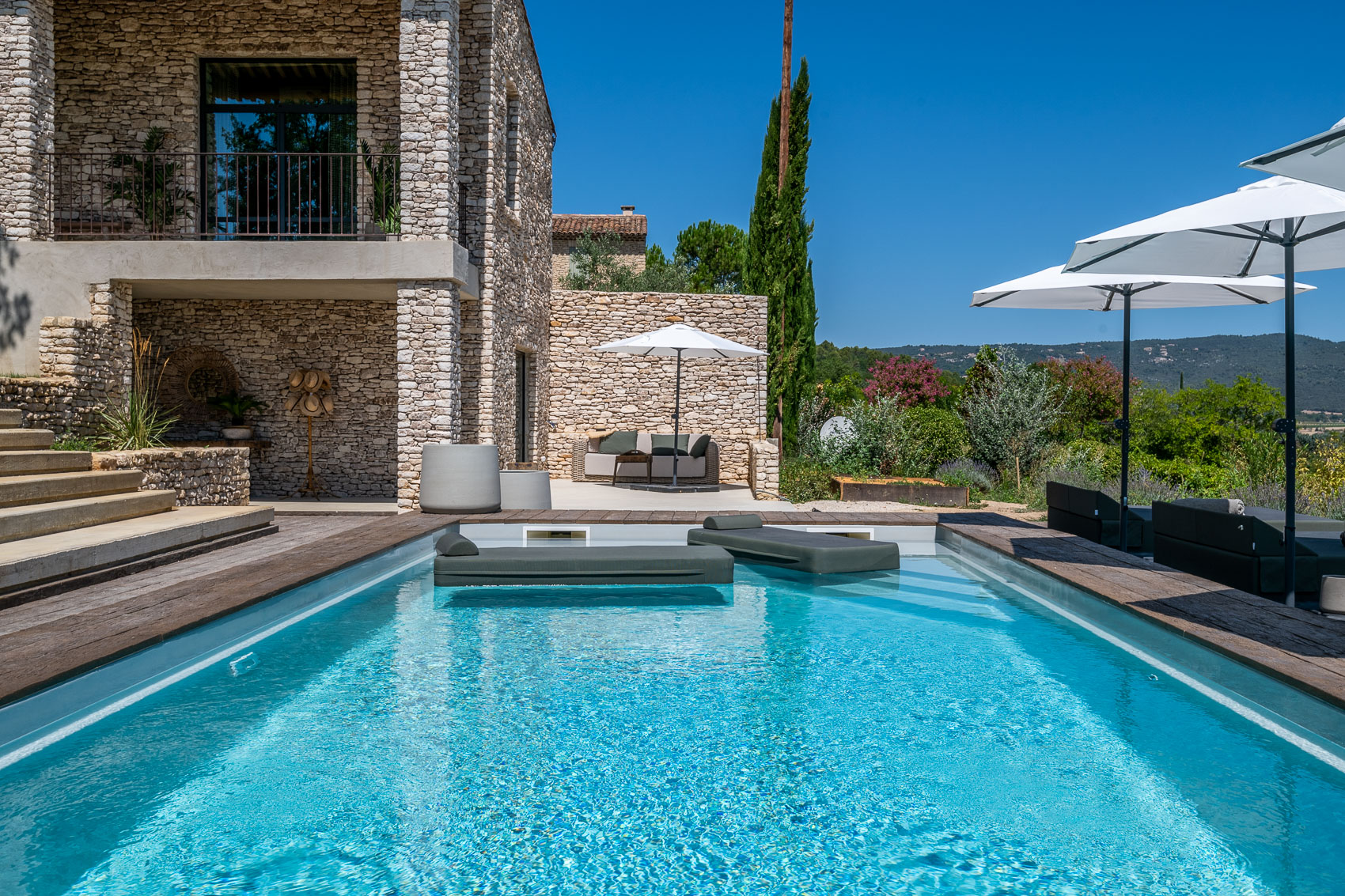 Villa Labech Tarascon Provence: Luxury 6-Bedroom Villa with Heated Pool and Private Parking, Vaucluse