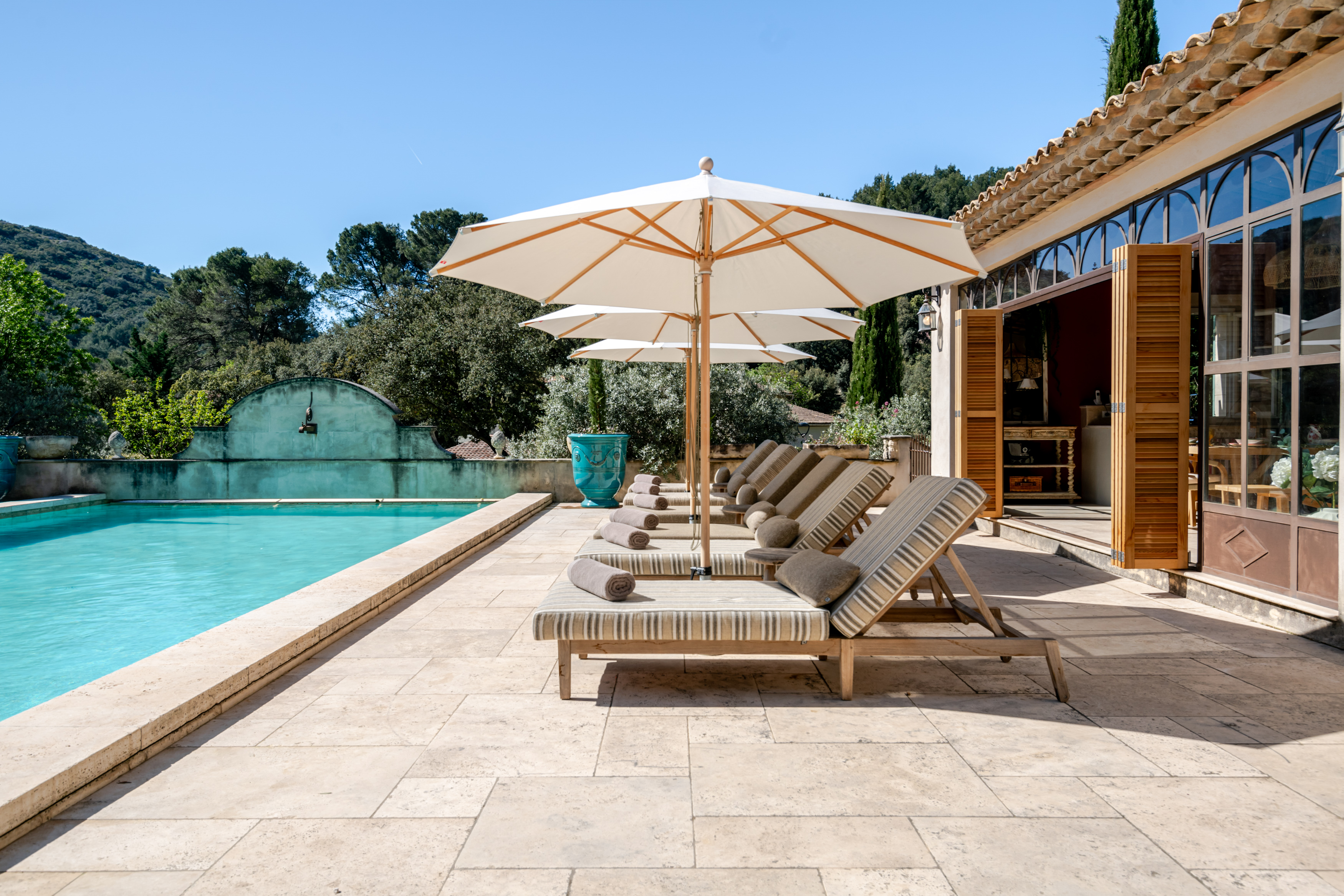 Villa Safran Velleron Vaucluse: Luxury 5-Bedroom Villa with Private Pool and Spa, Vaucluse France