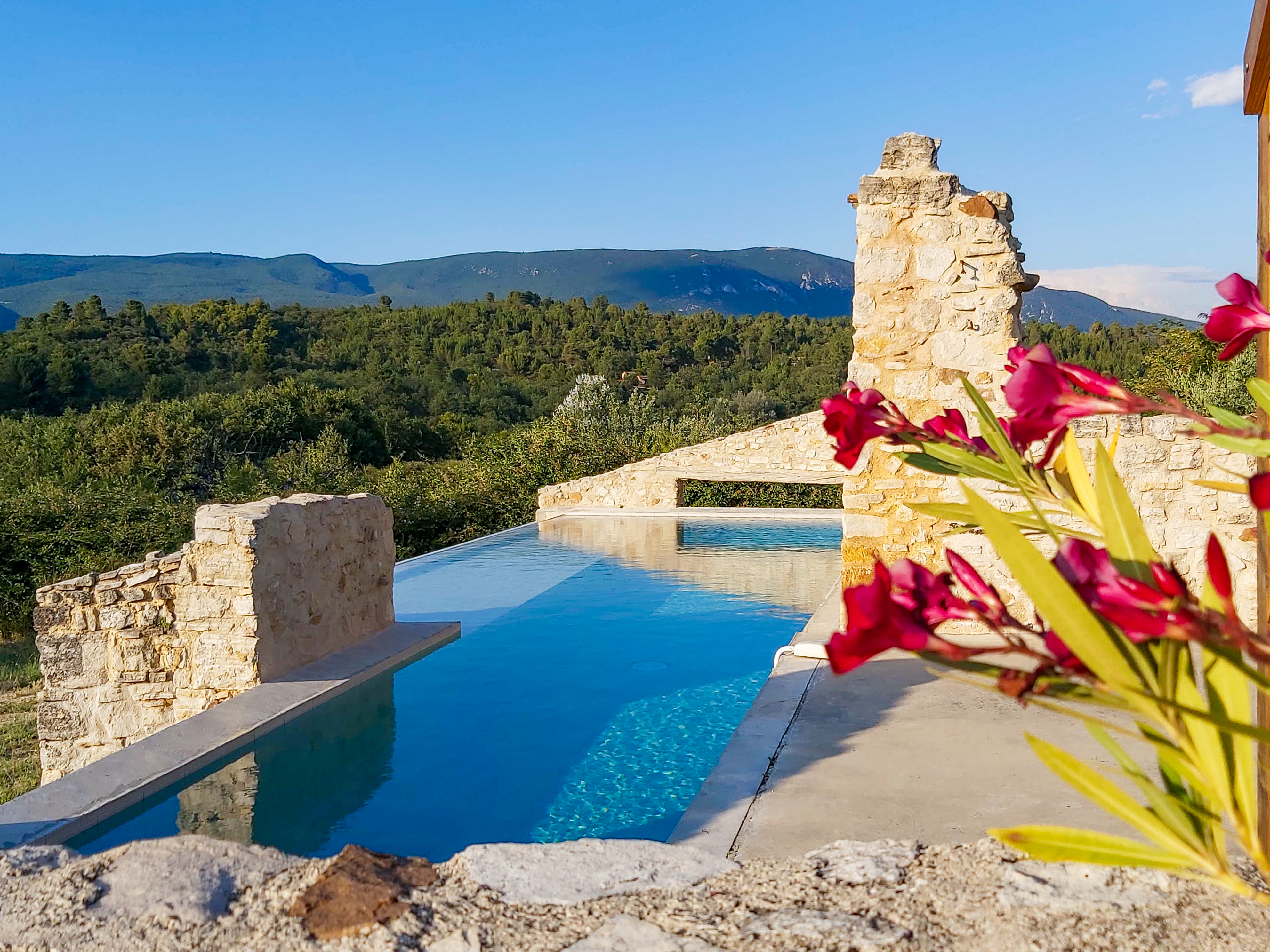 Villa Safran Villars Vaucluse: Luxury 4-Bedroom Villa with Private Pool and Sauna, Vaucluse Provence