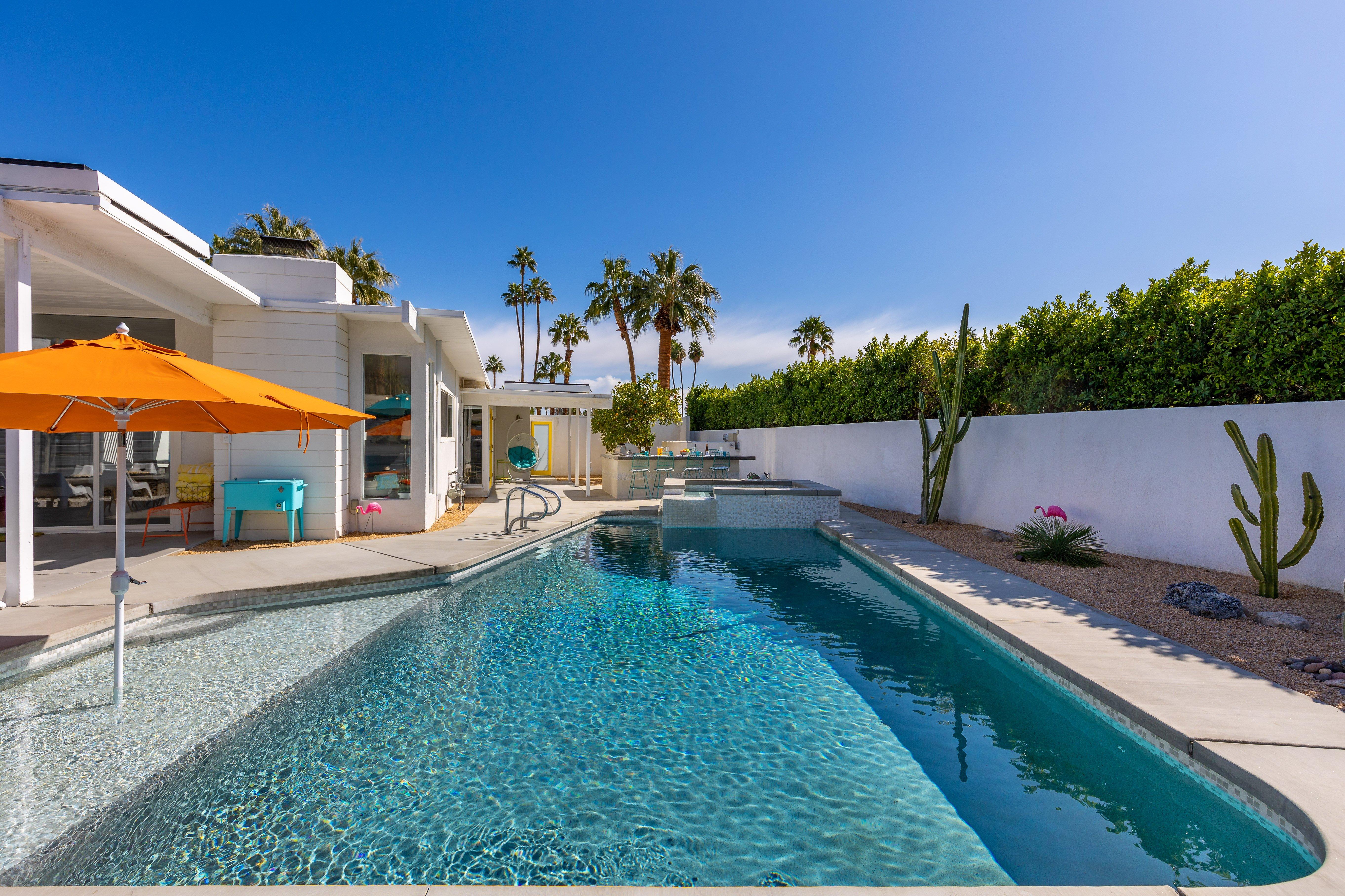 Villa Safran Vista Racquet: Luxury 4-Bedroom Villa with Hot Tub and Mountain Views, Palm Springs