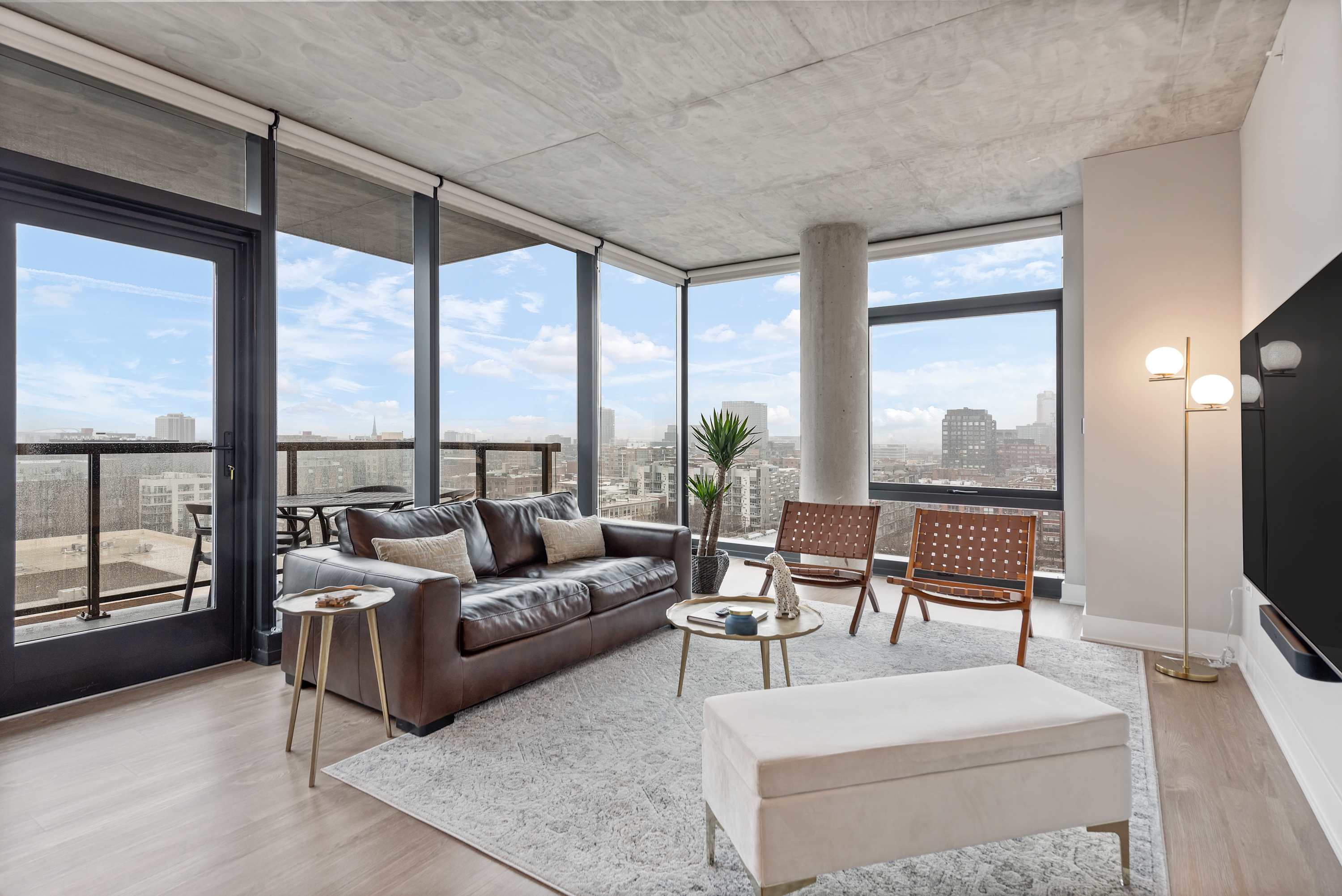 Villa Safran Wicker Park Chicago: Luxury 2-Bedroom Apartment with Gym and Rooftop Terrace, Chicago