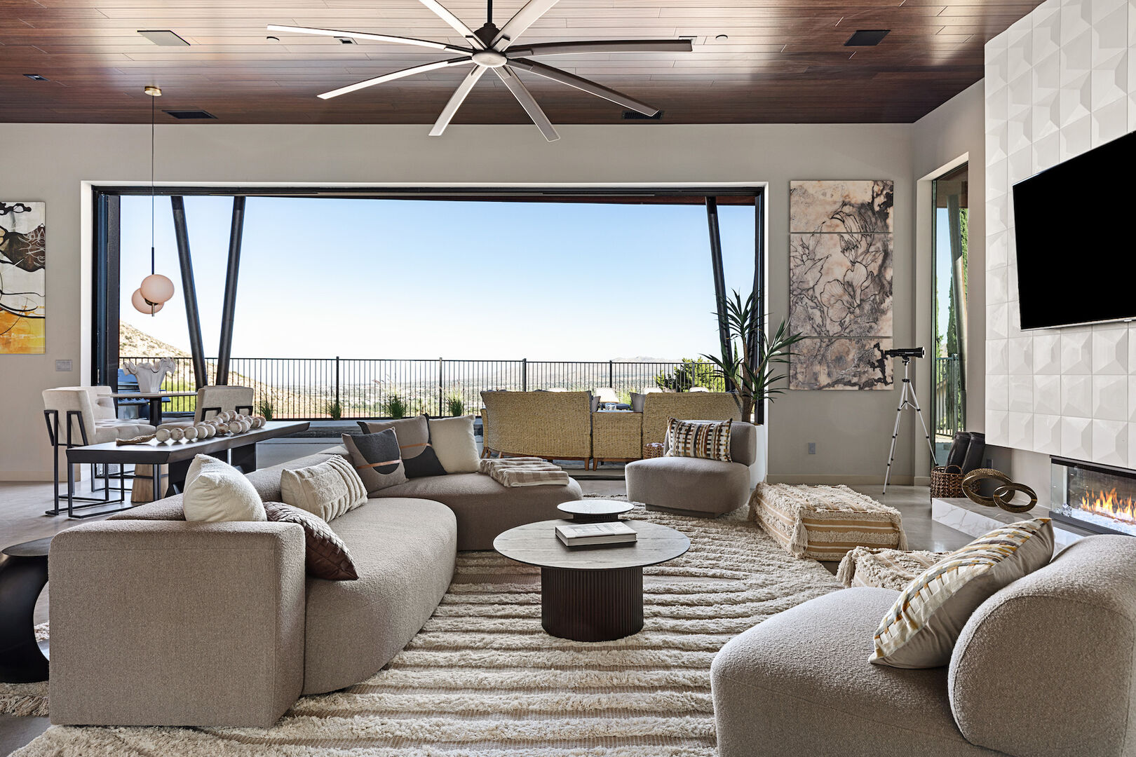 Villa Safran Wonder Valley Joshua Tree: Luxury 3-Bedroom Villa with Private Pool and Hot Tub in Joshua Tree