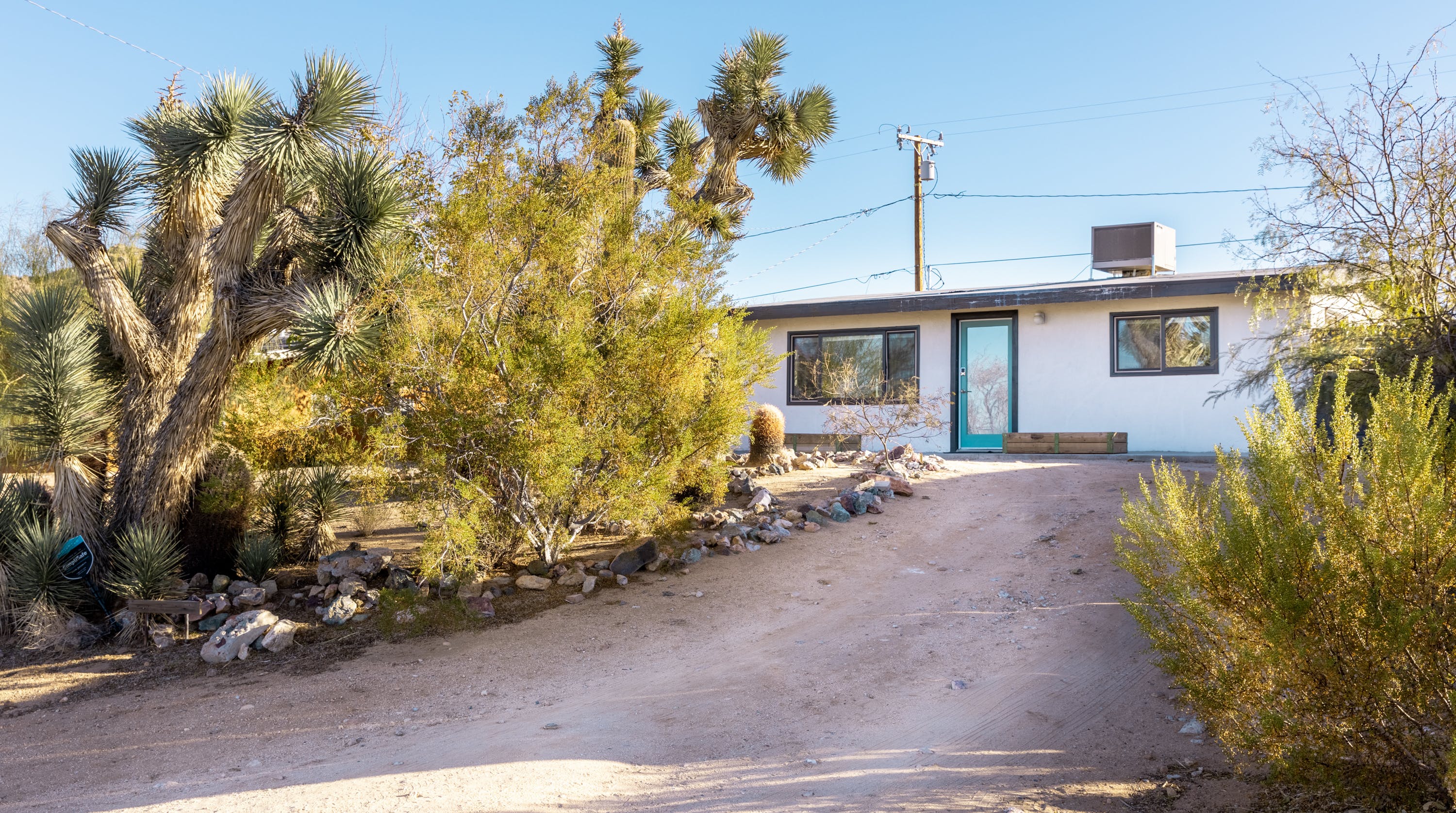 Villa Safran Wonderland Joshua Tree: Luxury 2-Bedroom Villa with Hot Tub and Spa, Joshua Tree
