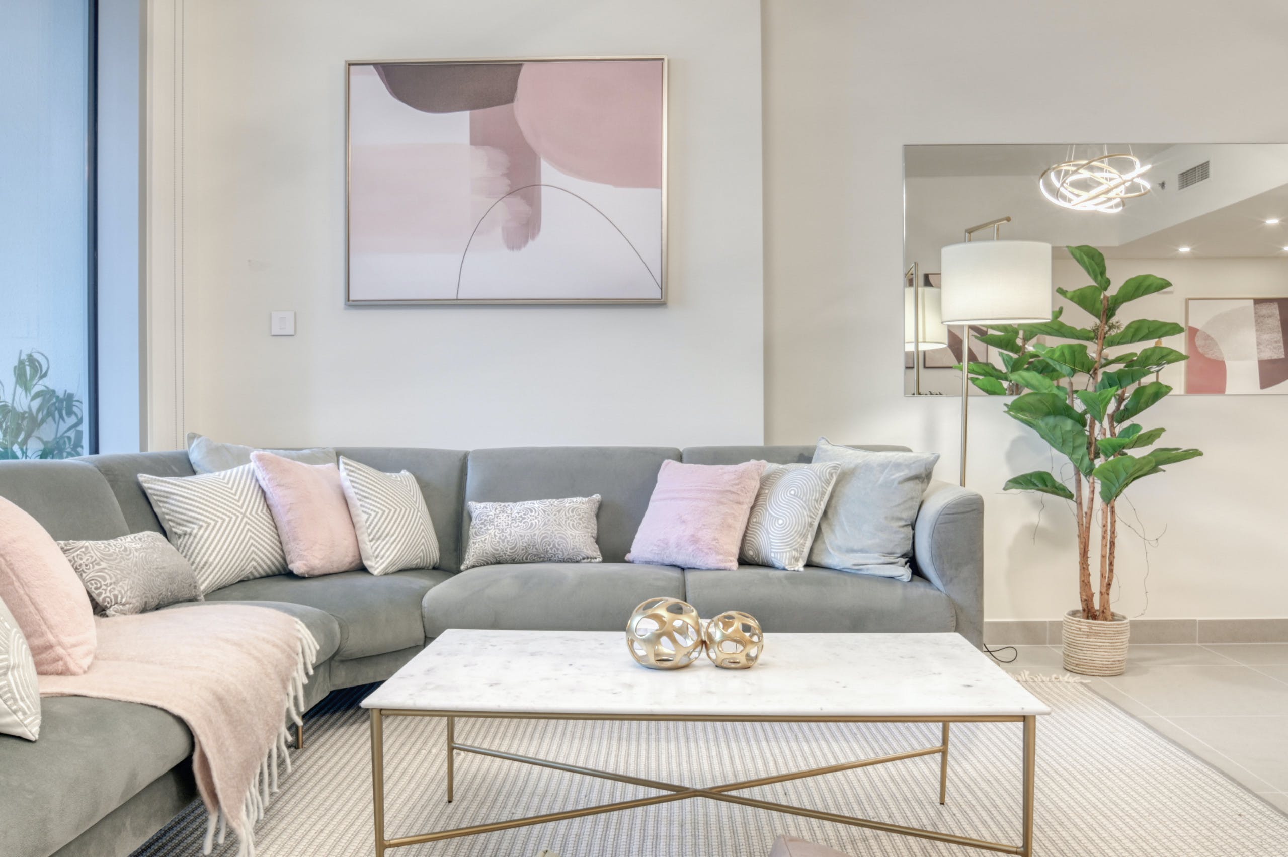 Villa Safran Zabeel Gate Dubai: Luxury 2-Bedroom Apartment with Gym and Pool, Zaa’Beel Dubai