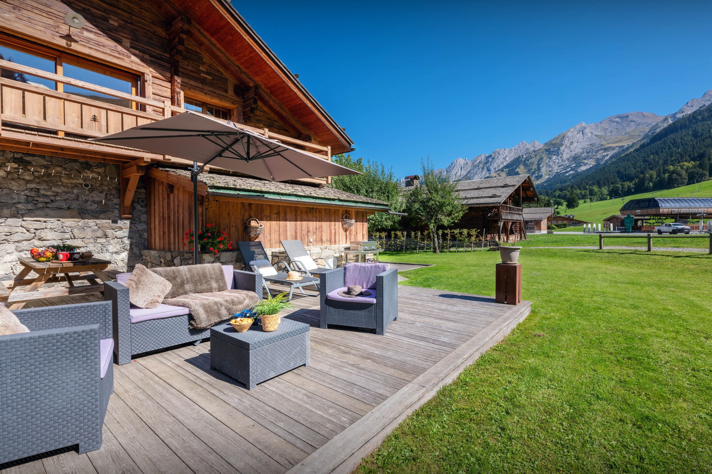 Villa Séchard École La Clusaz: Charming 4-Bedroom Ski Chalet Rental with Hot Tub and Sauna in La Clusaz
