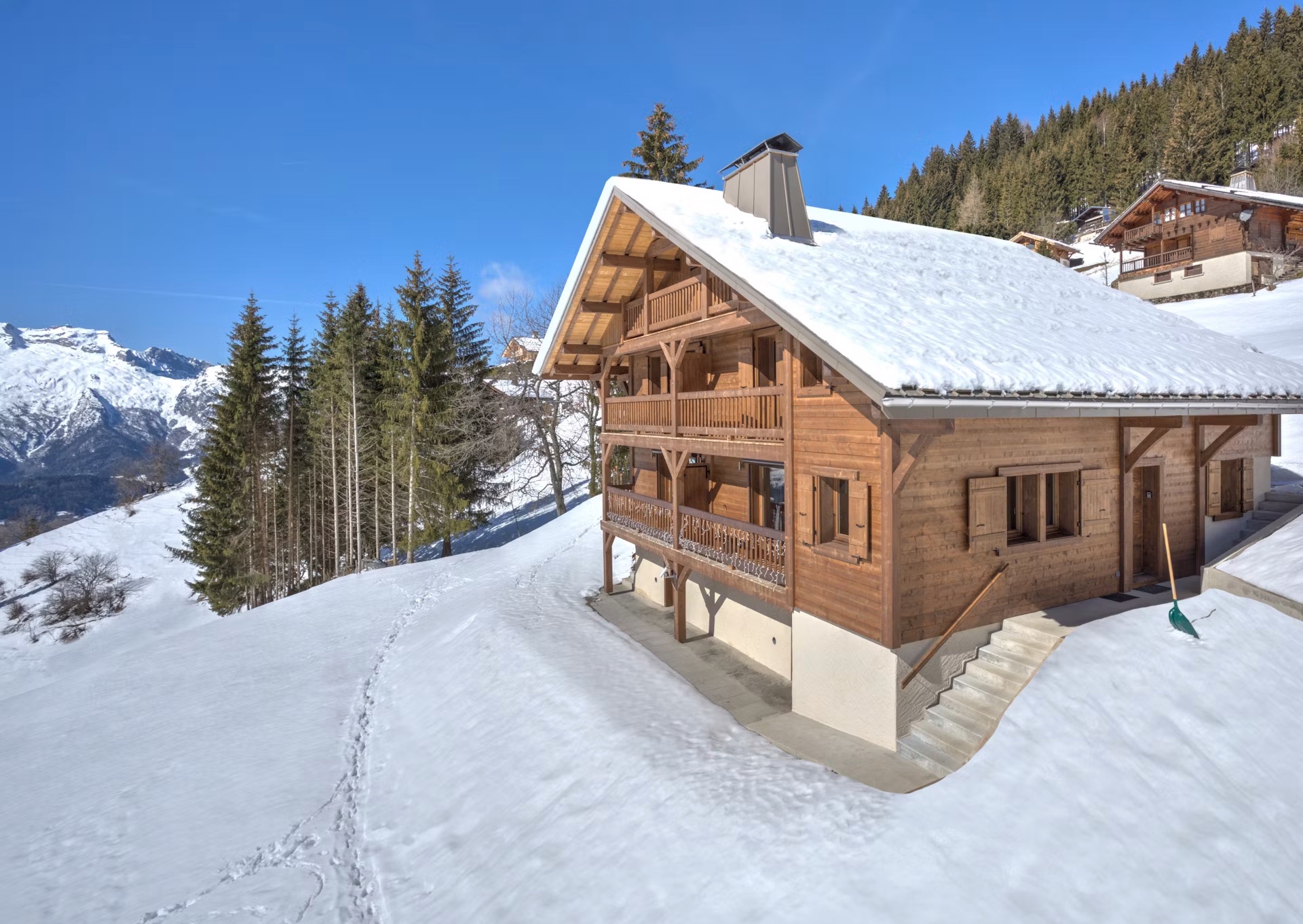Villa Séchard Manigod Croix Fry: Ski Chalet Rental with Family-Friendly Features and Parking, Upper Savoy