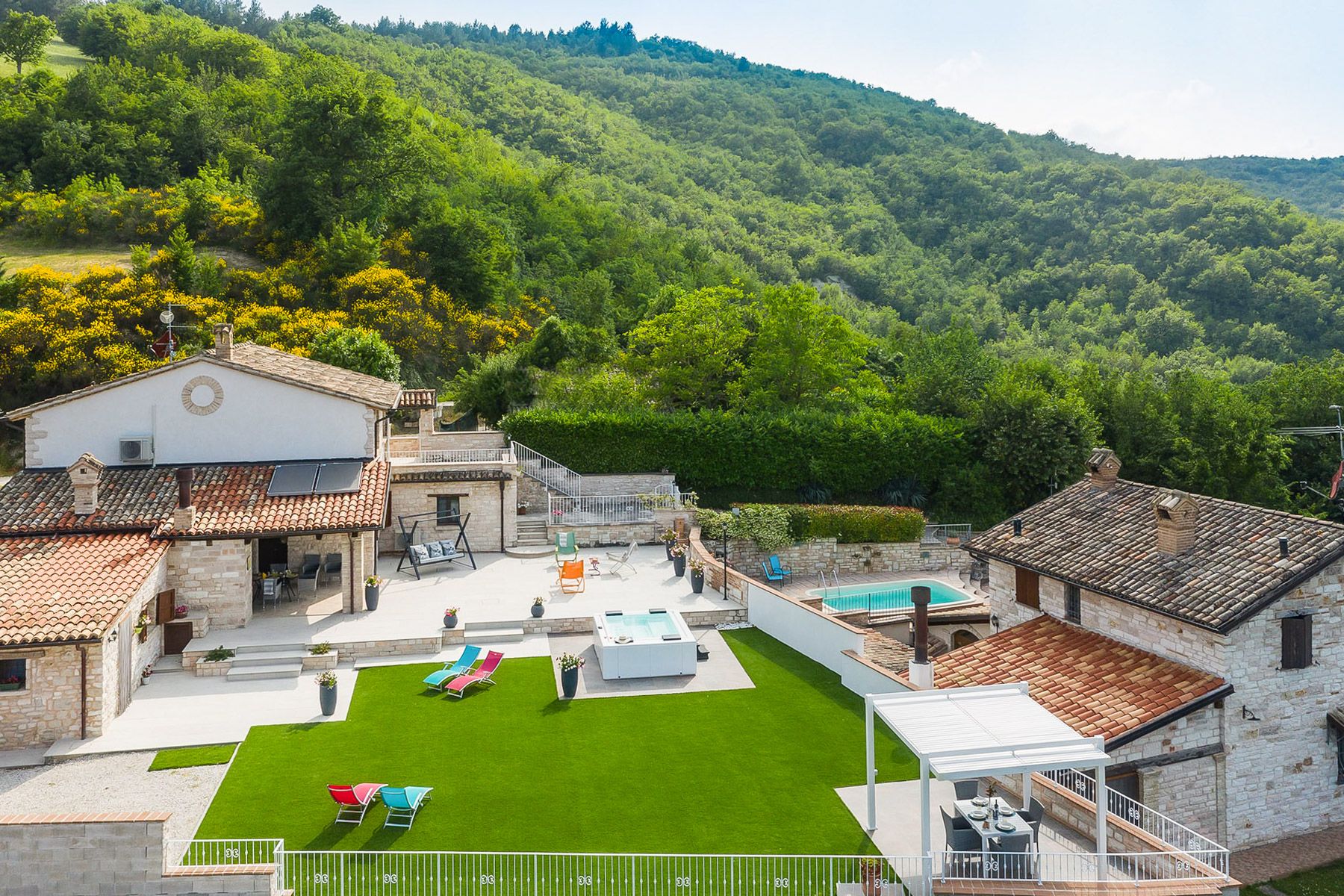 Villa Serenella Corinaldo Marche: 2-Bedroom Restored Farmhouse with Spa Near Truffle Capital o