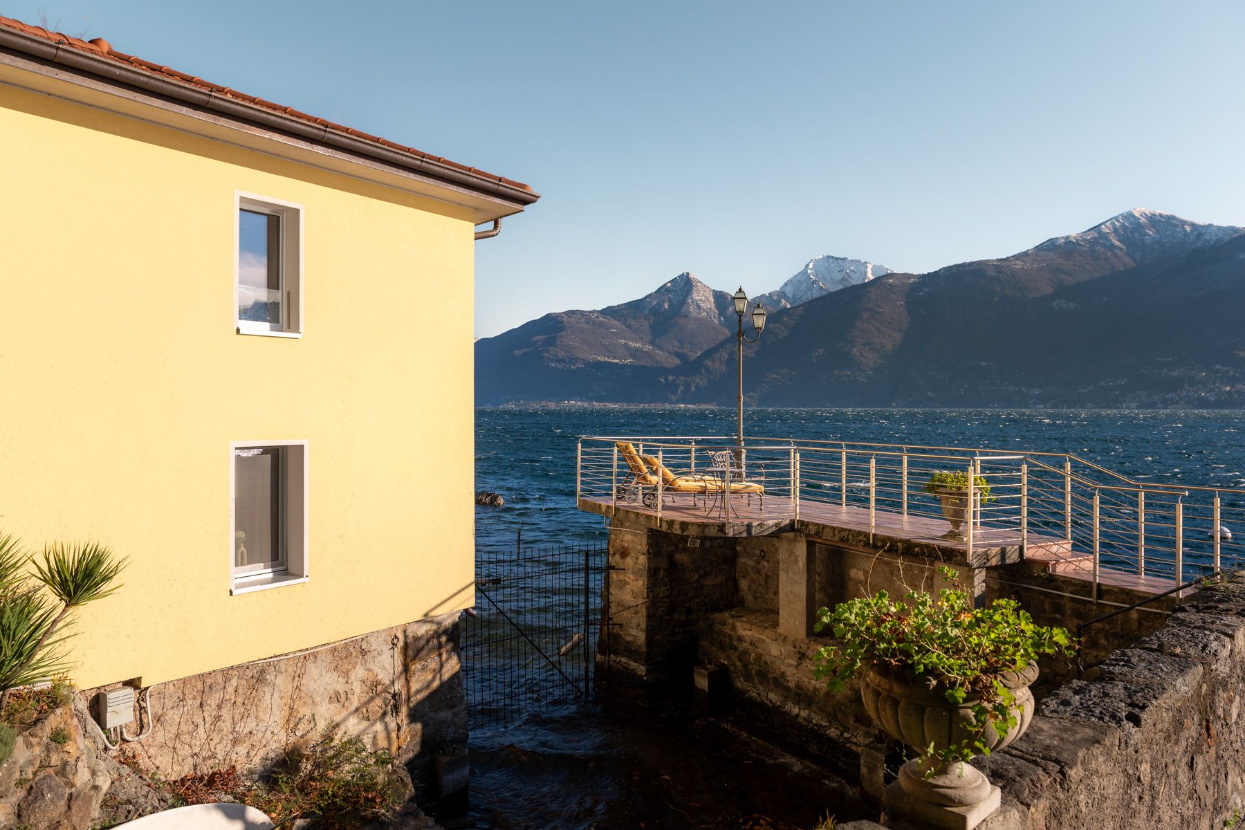 Villa Smeraldo Blevio Como: 3-Bedroom Lakefront Villa with Private Dock and Spa in Como
