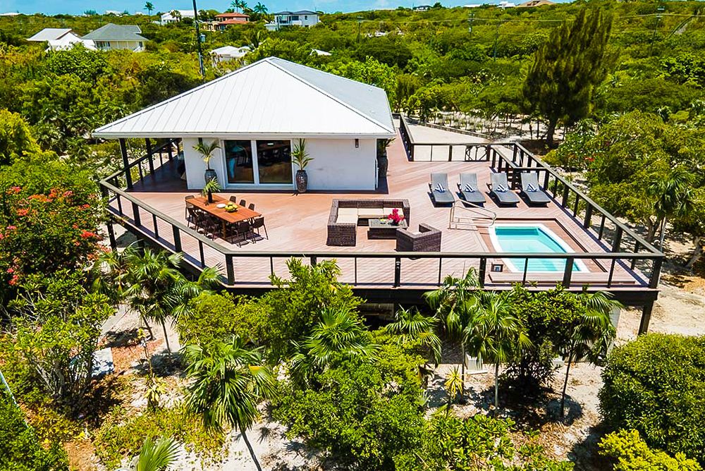 Villa Soleil Delancy Caribbean: 3-Bedroom Beachfront Villa with Private Pool and Spa in the
