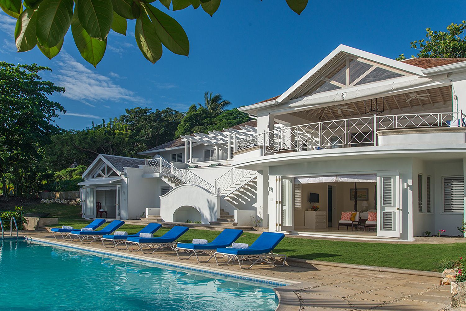 Villa Soleil Hillside Caribbean: 5-Bedroom Beachfront Villa with Panoramic Ocean Views in the