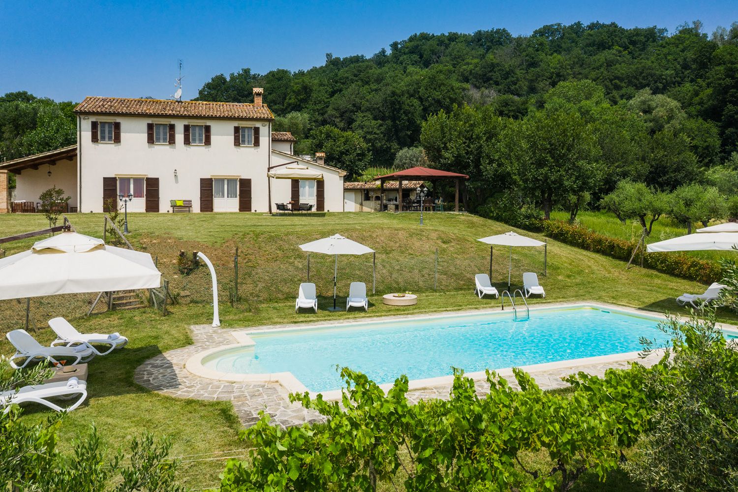 Villa Sorgente Treia Camerino: 5-Bedroom Restored Farmhouse with Spa and Countryside Views