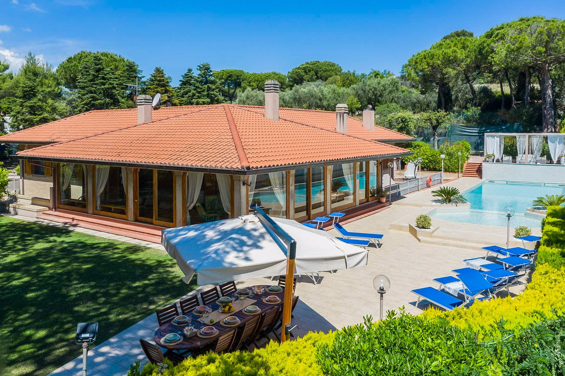 Villa Sorgiva Treia Marche: 4-Bedroom Seaview Villa with Spa in San Bartolo Park, Le Mar
