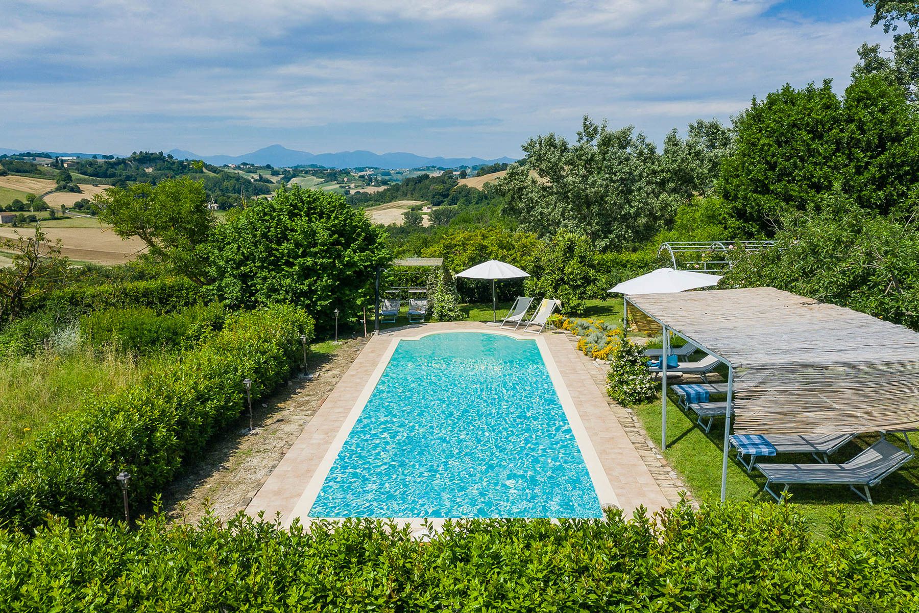 Villa Splendore Serrungarina Marche: 7-Bedroom Countryside Retreat with Spa and Pool in Le Marche