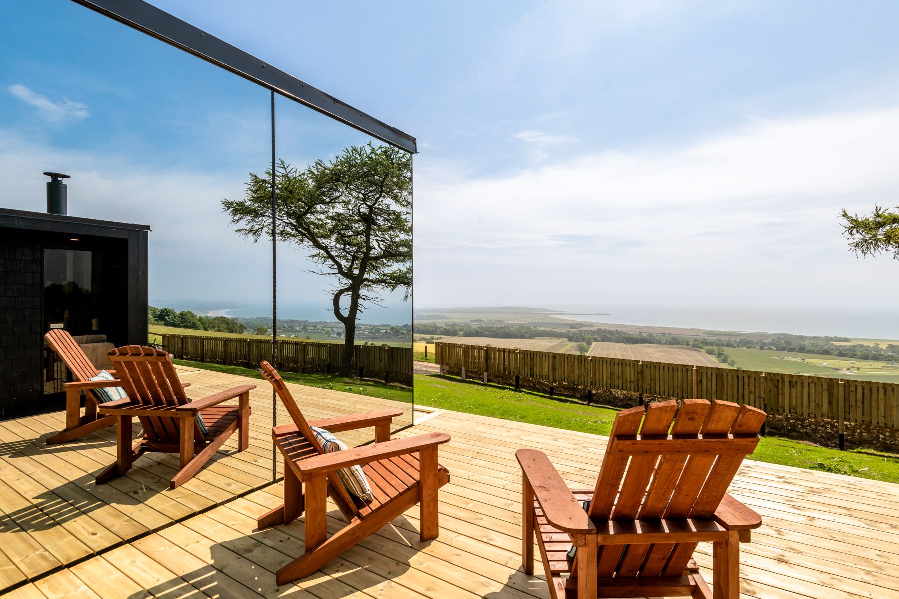Villa Starlight Scoonie Leven: 1-Bedroom Retreat with Hot Tub and Countryside Views in Leve