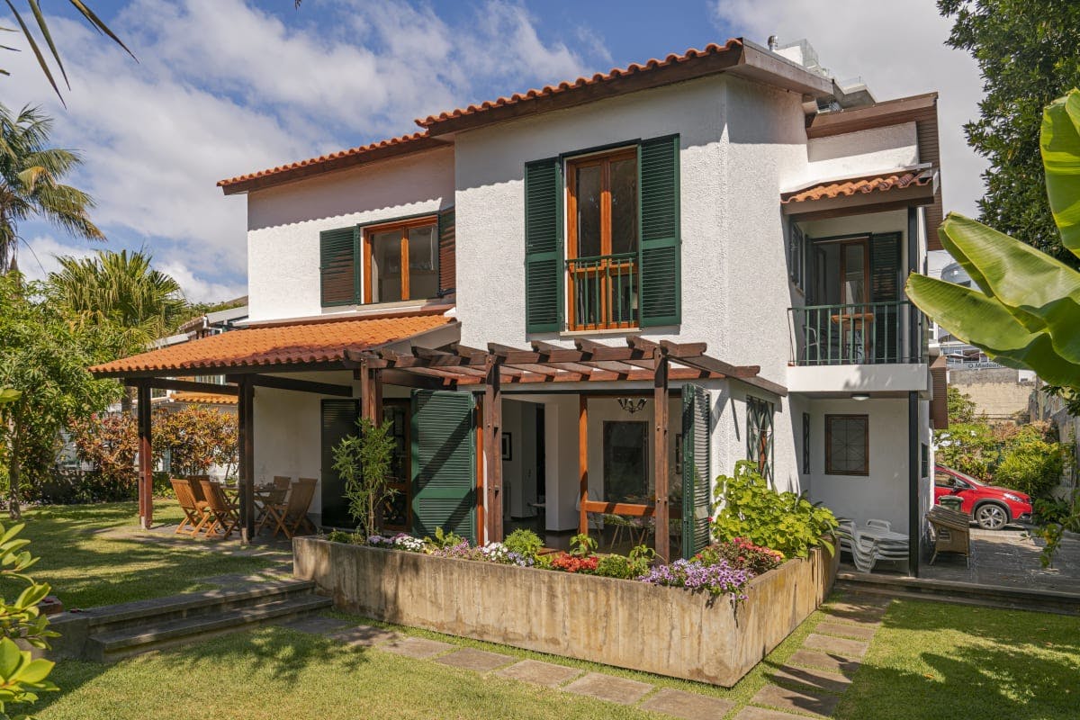 Villa Suão Barreirinha Funchal: Charming 3-Bedroom Apartment with Sea Views and Spa, Funchal Madeira