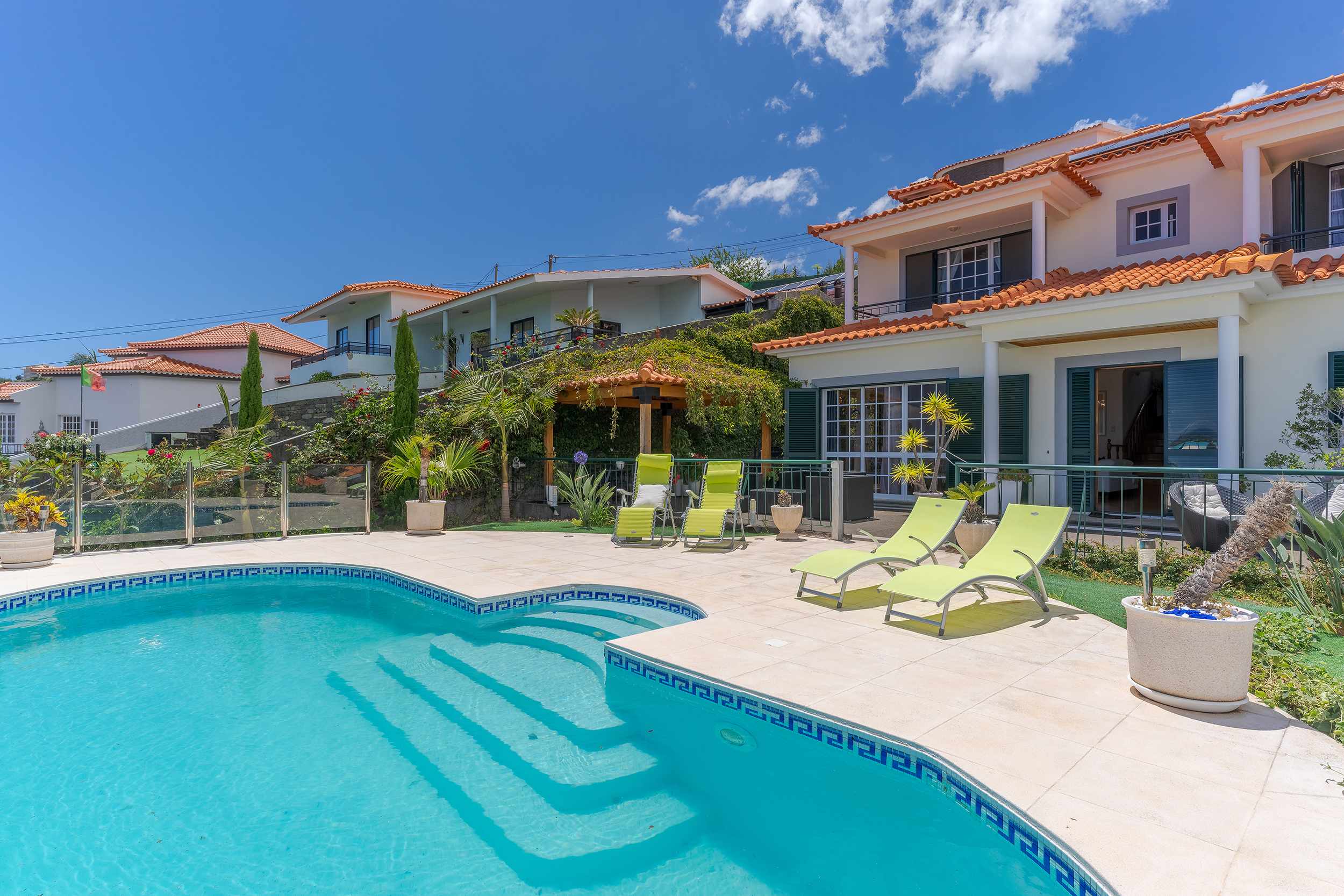 Villa Suão Garajau Santa Cruz: Luxury 3-Bedroom Apartment with Private Pool and Sea Views, Santa Cruz